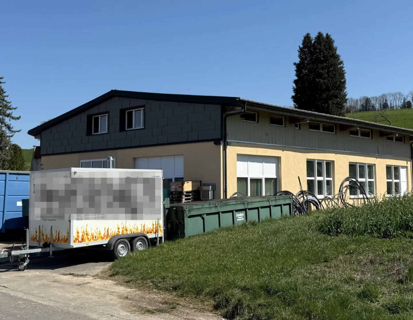 Industrial Hall with Office - Photo 4 of 11