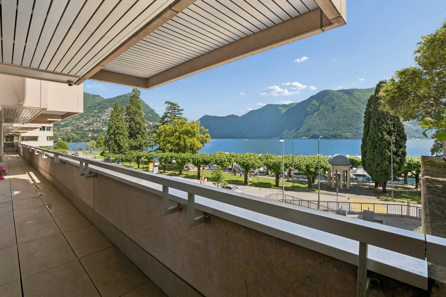 Élégance contemporaine sur le lac de Lugano - Photo 1 sur 17
