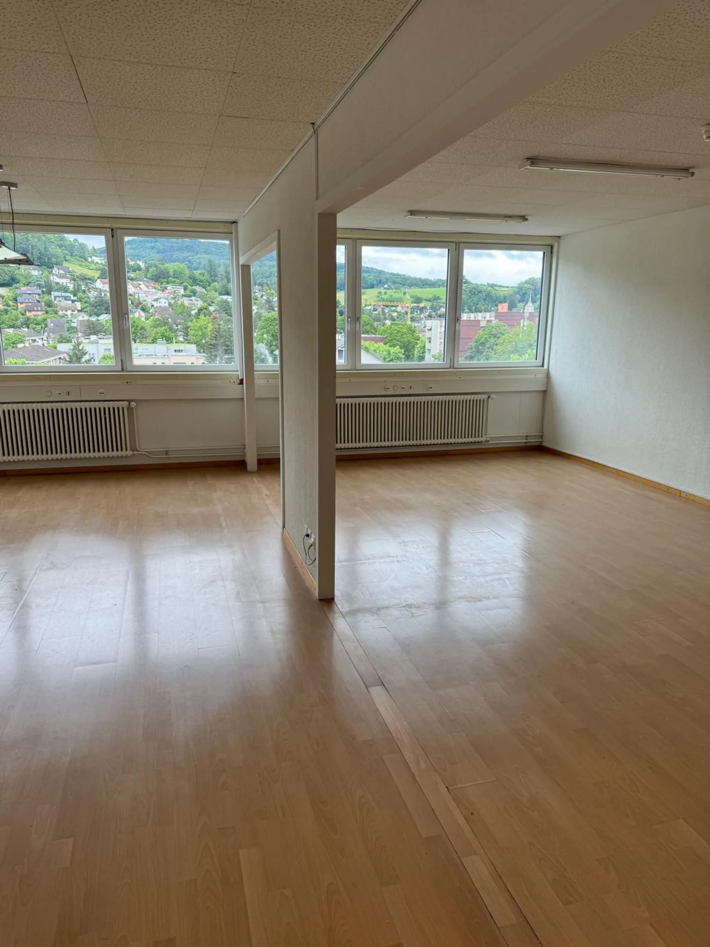 Espace de bureau/commercial moderne à louer à Muttenz - 400m² (Farnsburgerstrasse 8) - Photo 2 sur 9