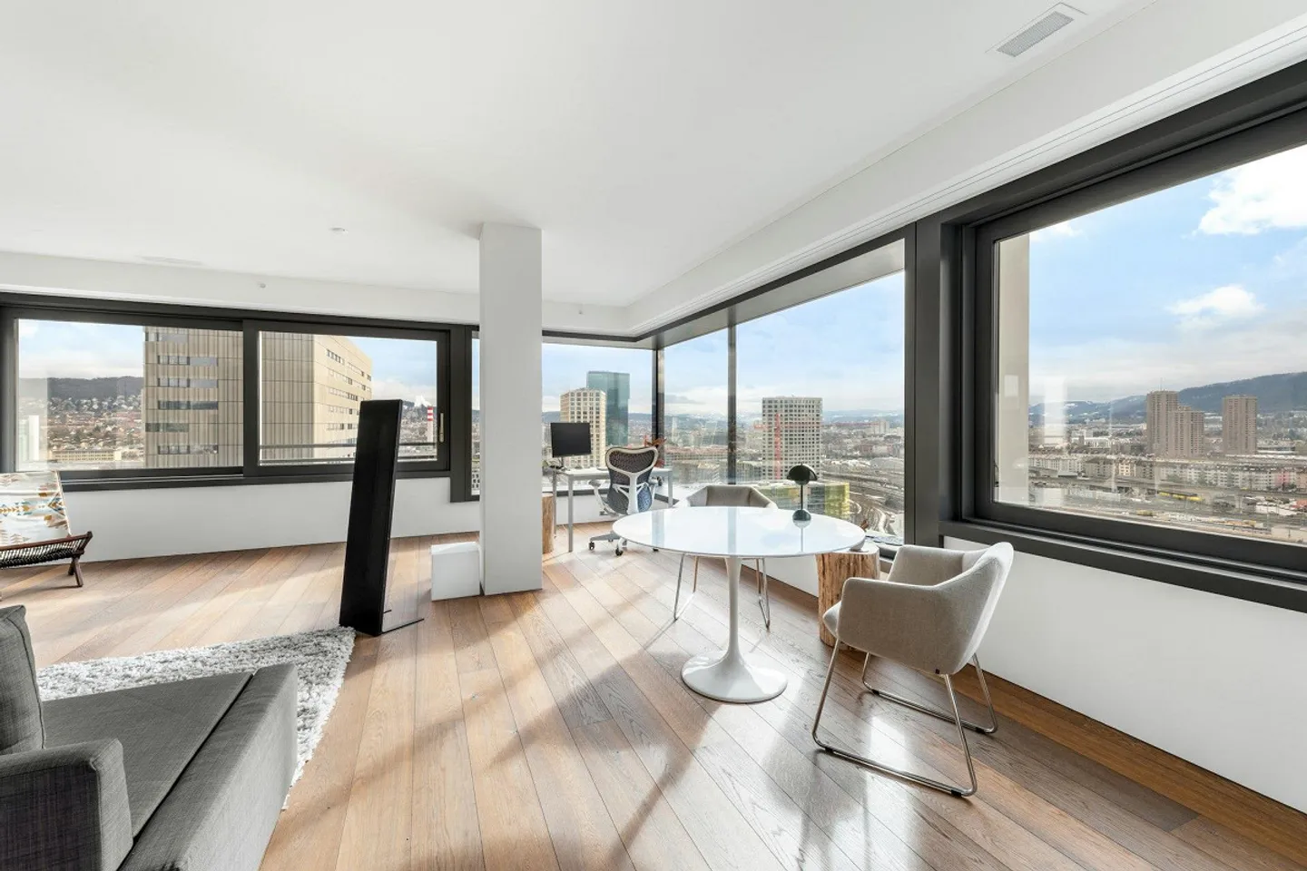 Skyline Wohnung in Zürich - Foto 1 von 13