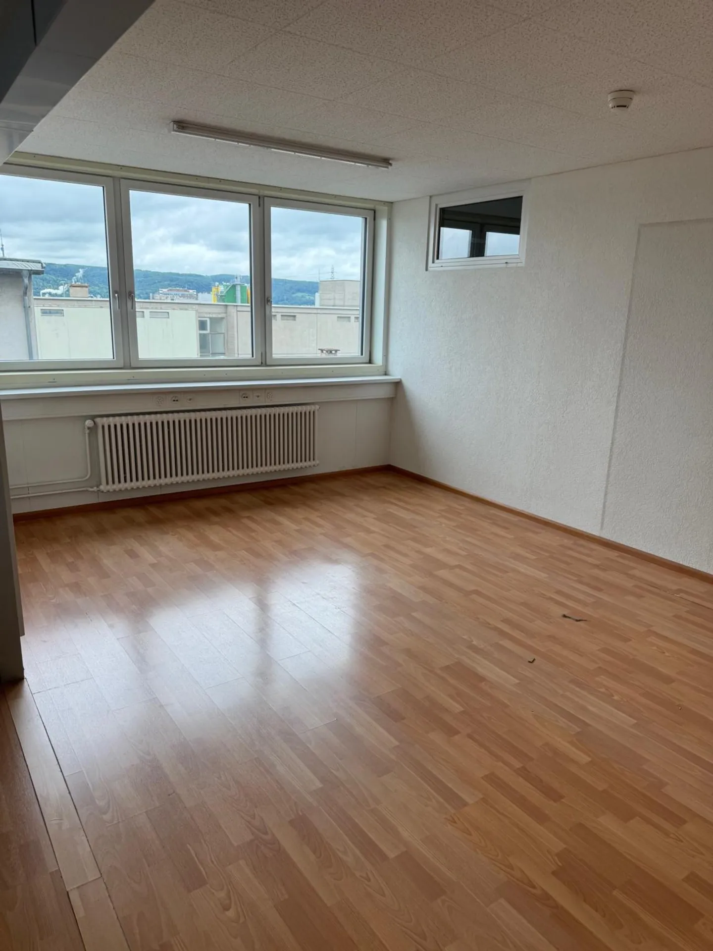 Espace de bureau/commercial moderne à louer à Muttenz - 400m² (Farnsburgerstrasse 8) - Photo 5 sur 9