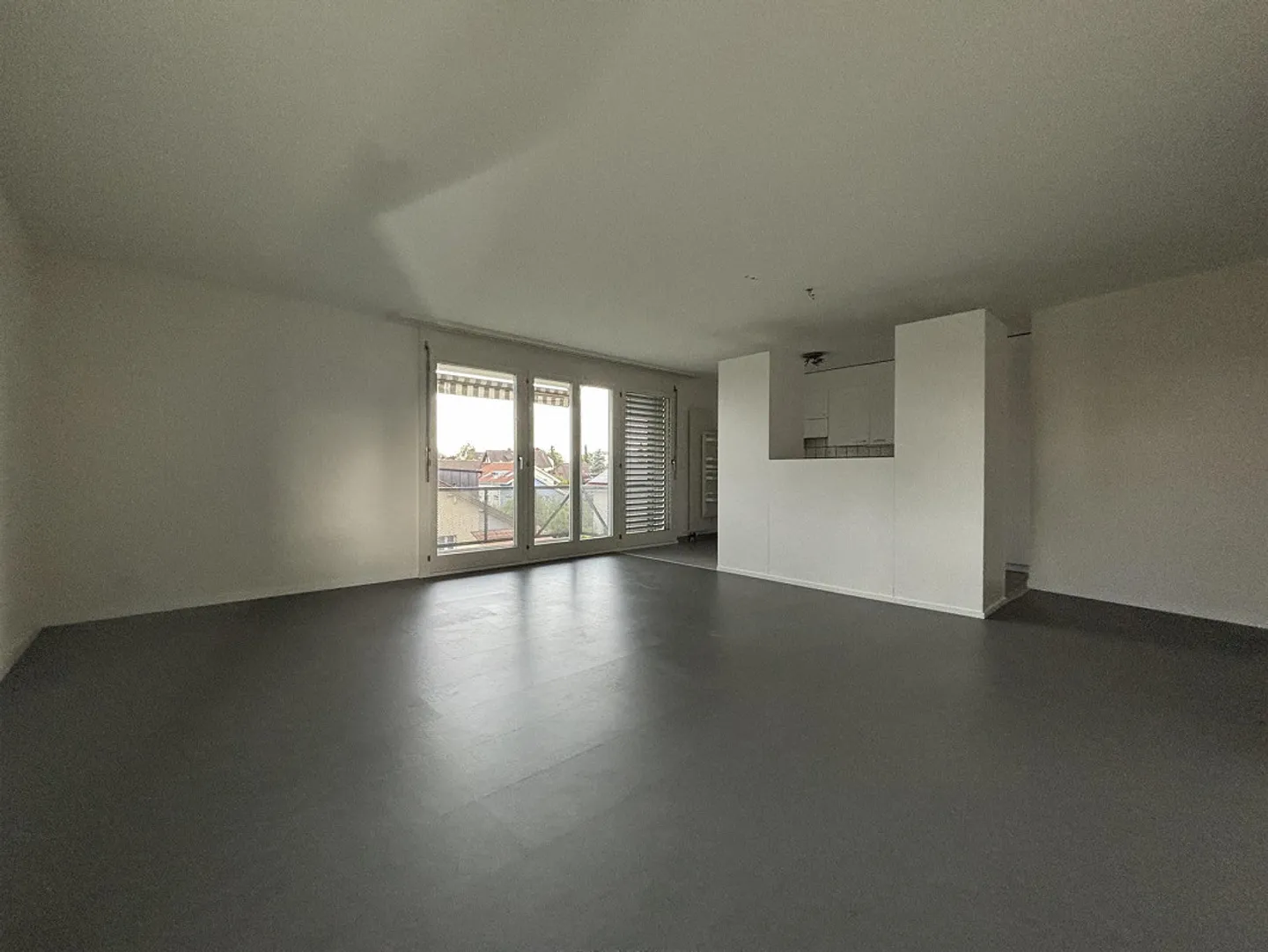 Bright 4.5 room apartment in a quiet neighborhood - Photo 1 of 9