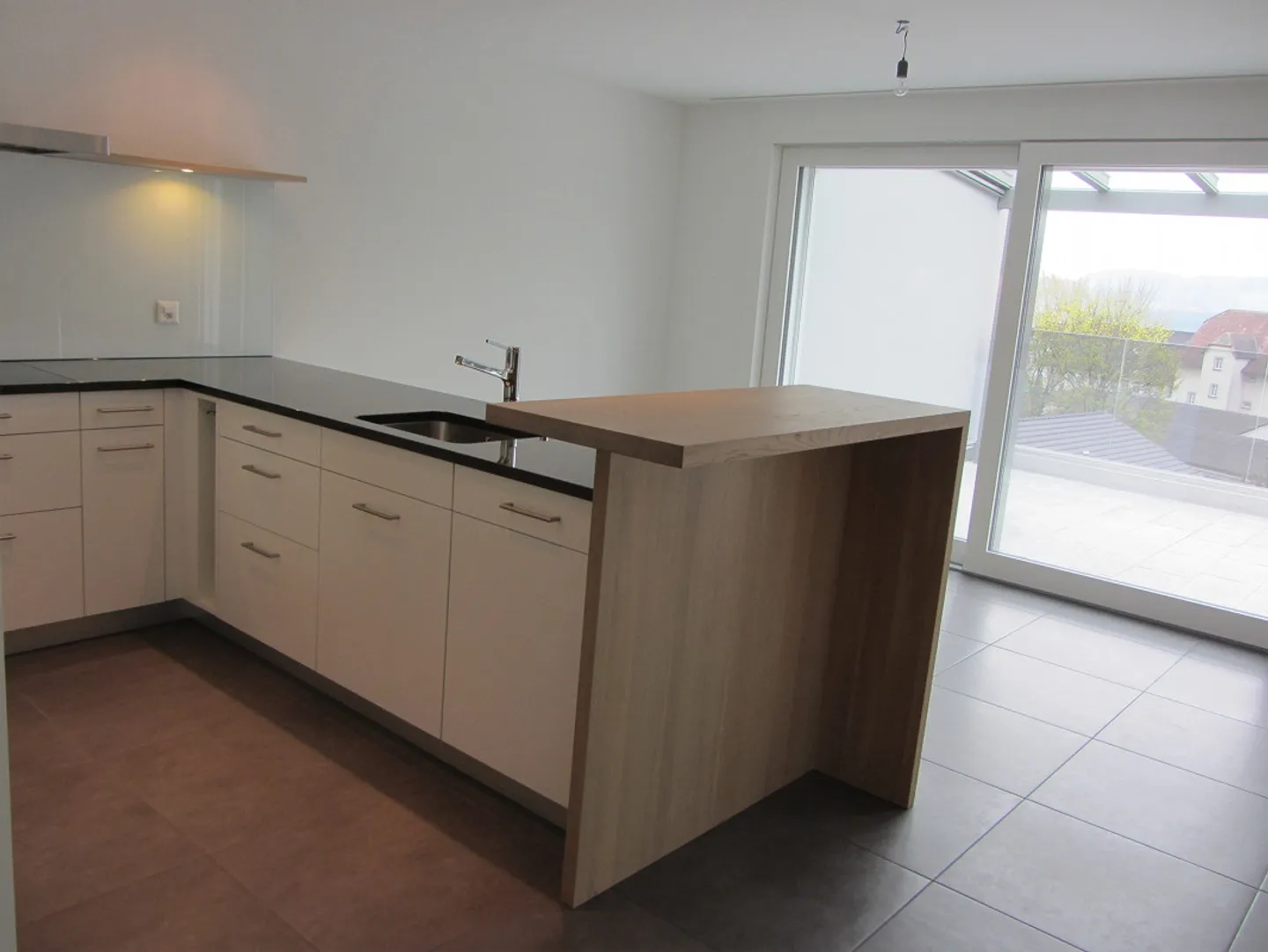 Appartement Attique Moderne 3,5 Pièces avec Belle Terrasse - Photo 3 sur 10