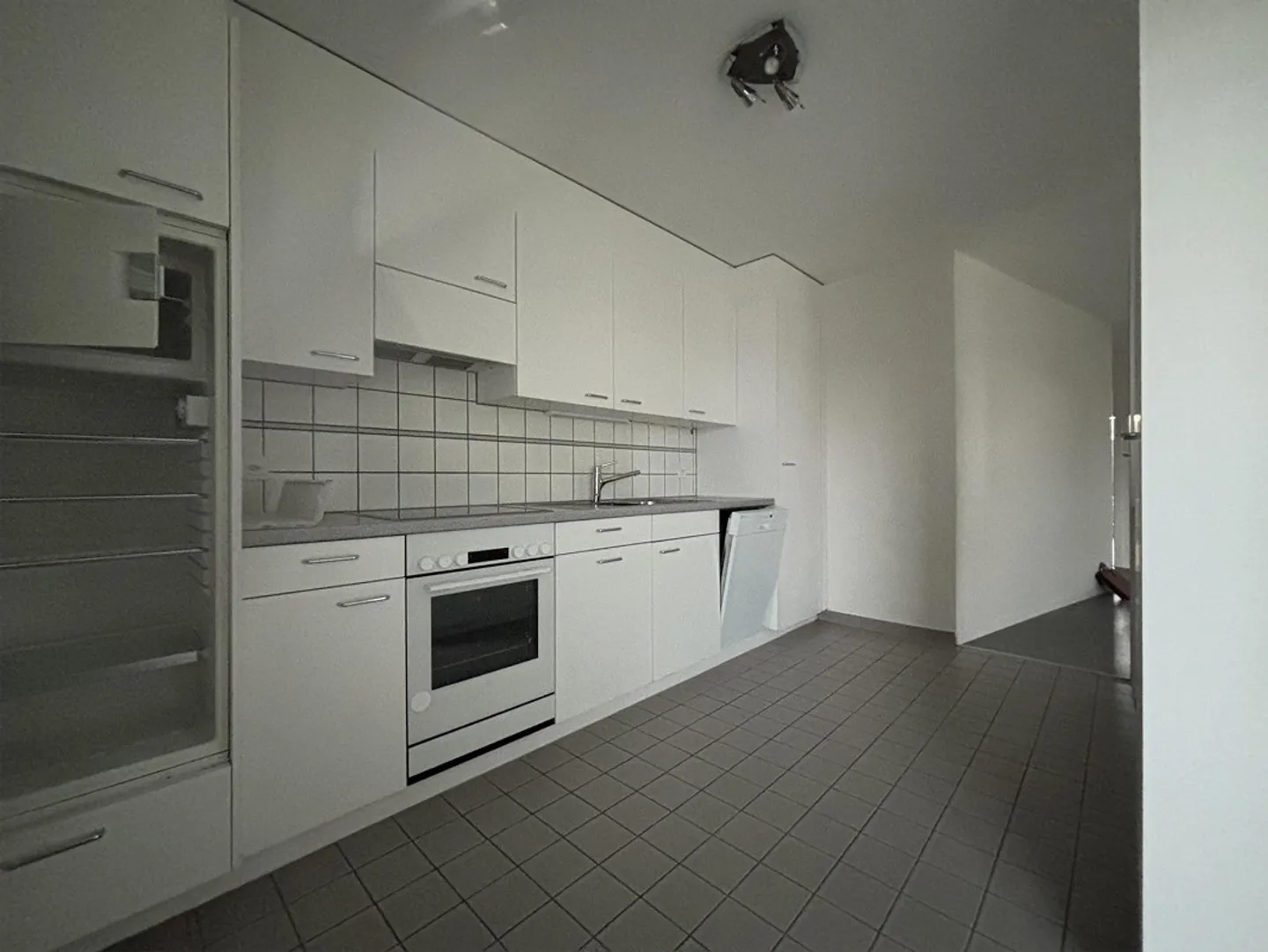 Bright 4.5 room apartment in a quiet neighborhood - Photo 2 of 9