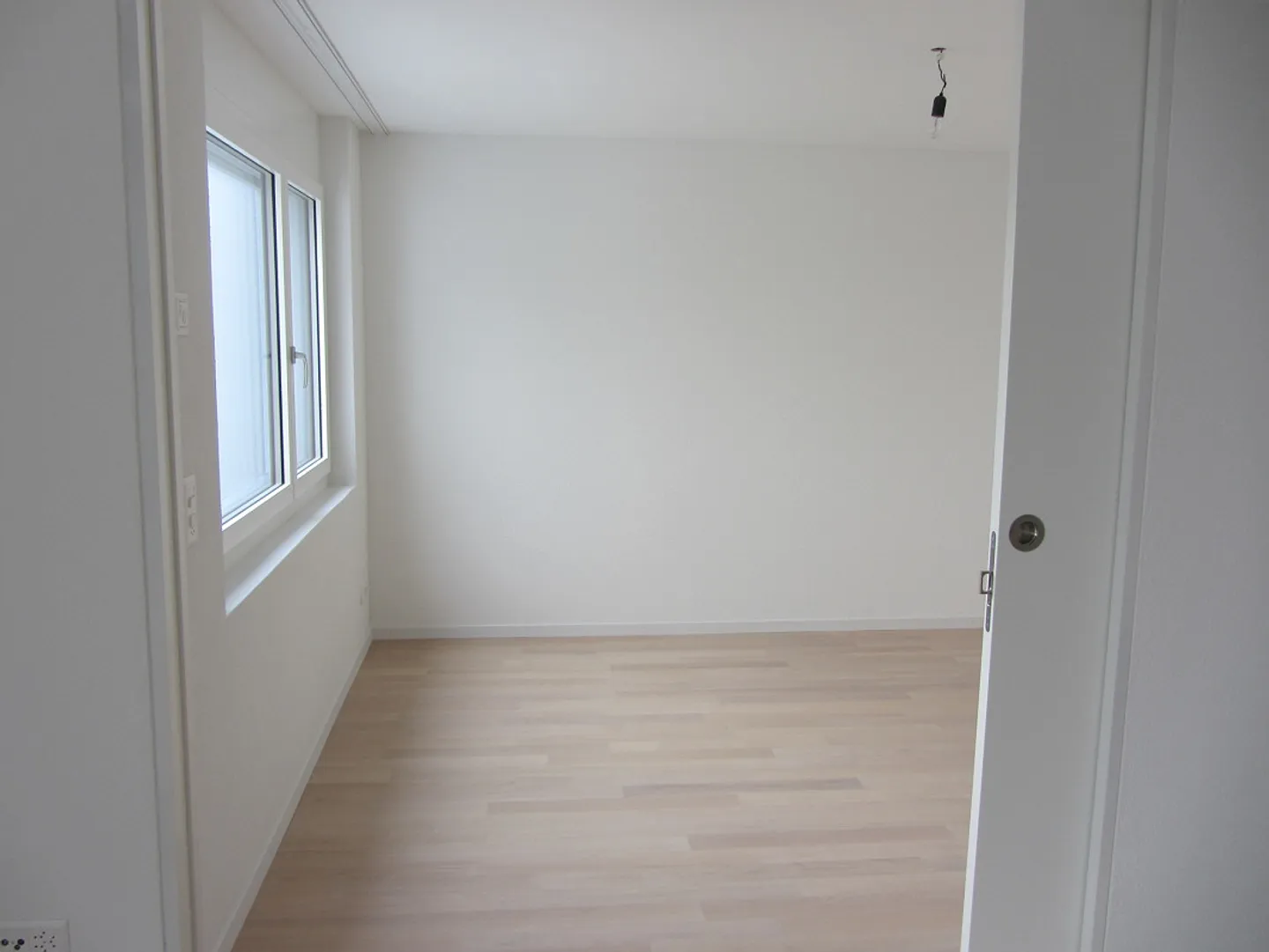 Appartement Attique Moderne 3,5 Pièces avec Belle Terrasse - Photo 4 sur 10