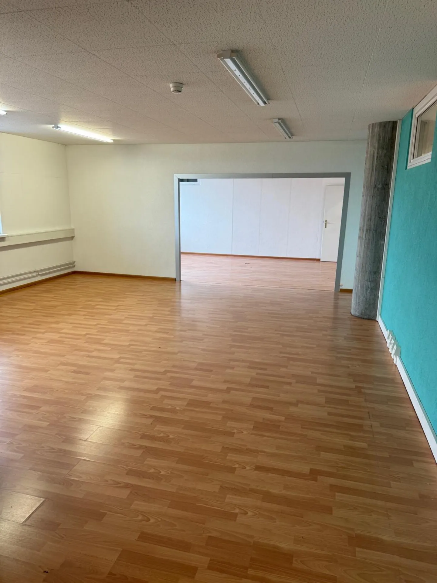 Espace de bureau/commercial moderne à louer à Muttenz - 400m² (Farnsburgerstrasse 8) - Photo 6 sur 9