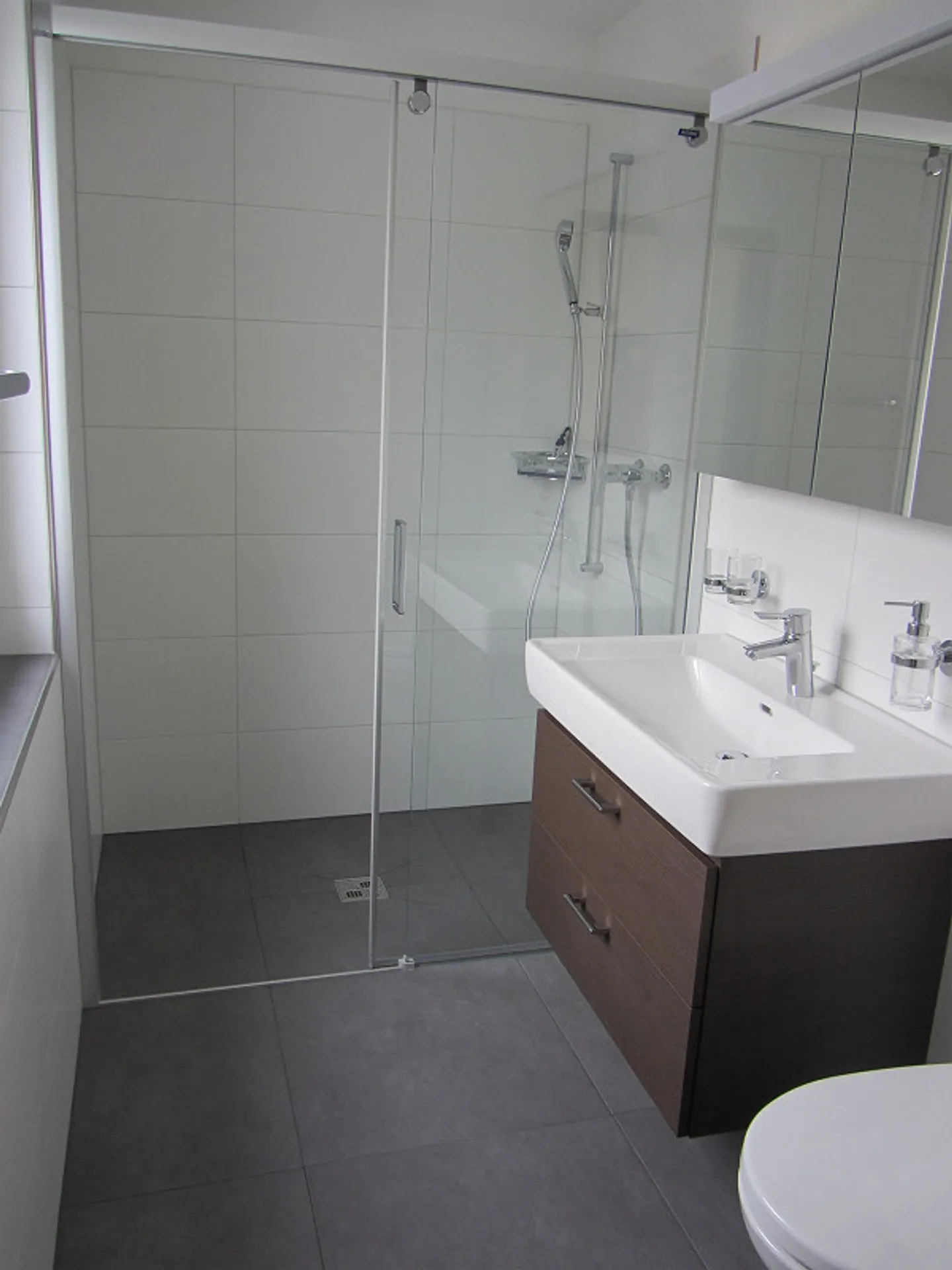 Appartement Attique Moderne 3,5 Pièces avec Belle Terrasse - Photo 6 sur 10