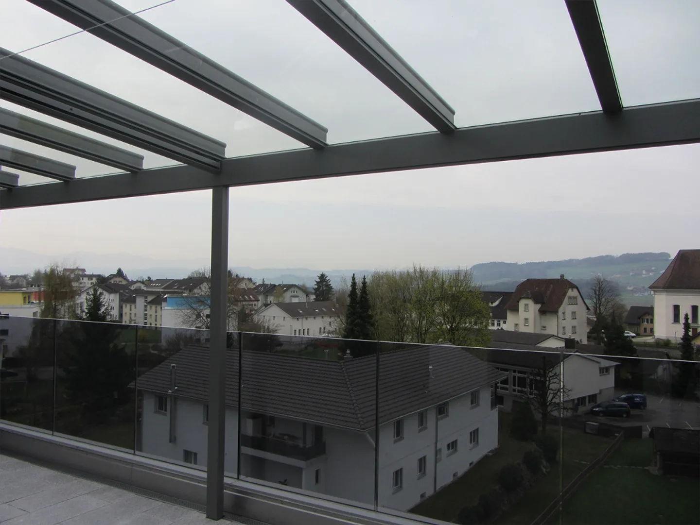 Appartement Attique Moderne 3,5 Pièces avec Belle Terrasse - Photo 8 sur 10