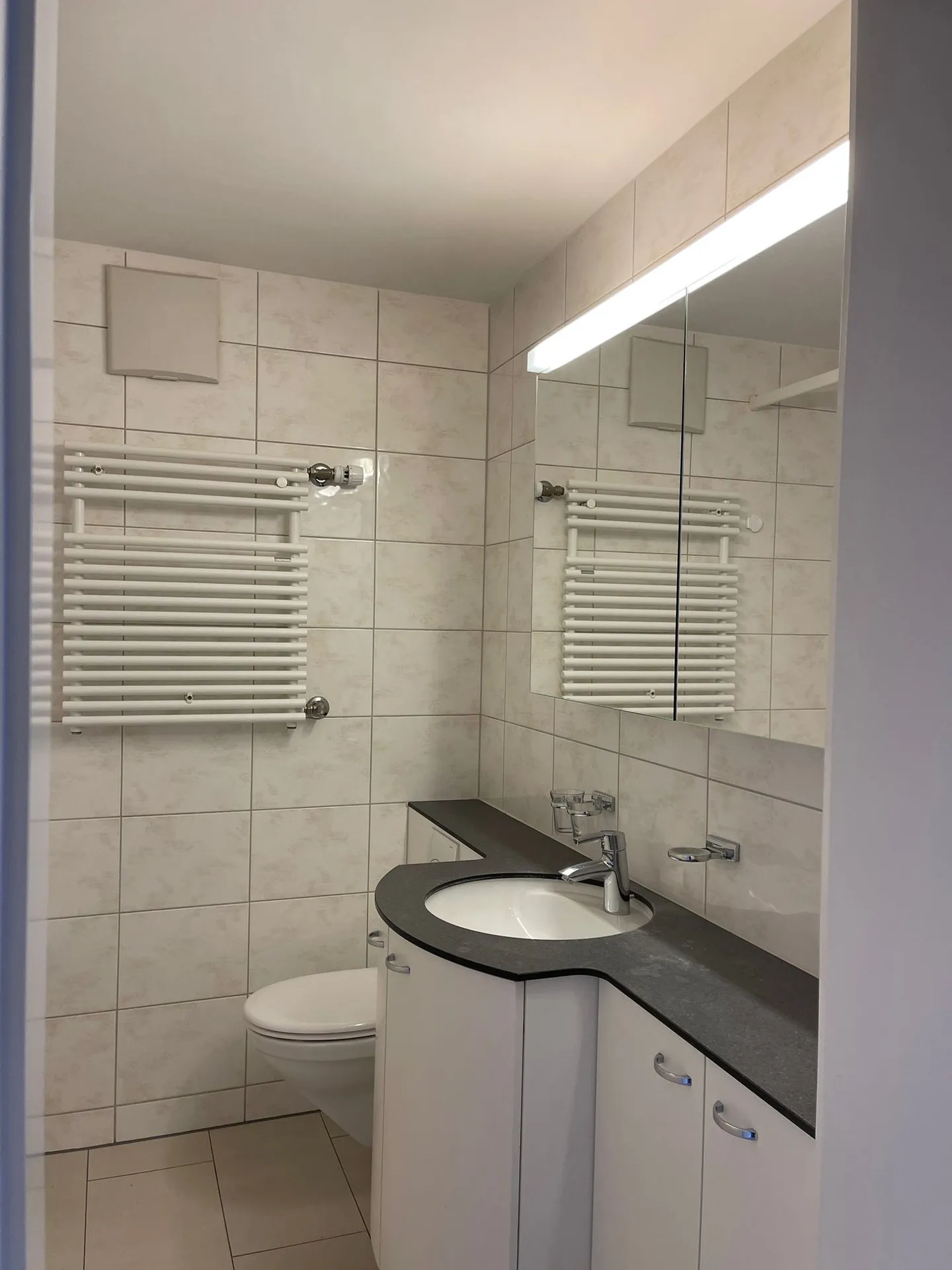 Moderne 4-Zimmer-Wohnung mit Balkon und Garage in Rüttenen - Photo 2 sur 10