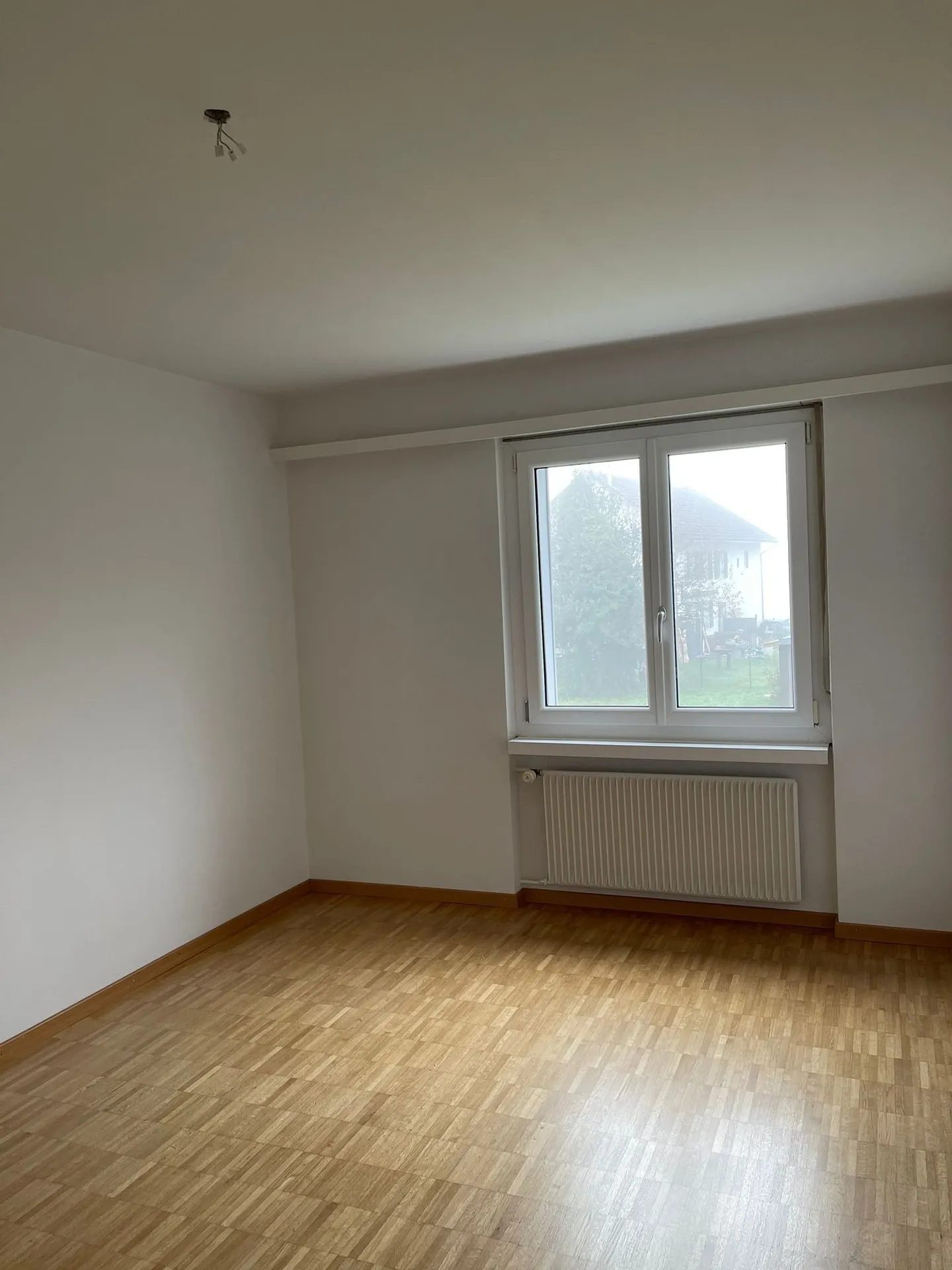 Moderne 4-Zimmer-Wohnung mit Balkon und Garage in Rüttenen - Photo 6 sur 10