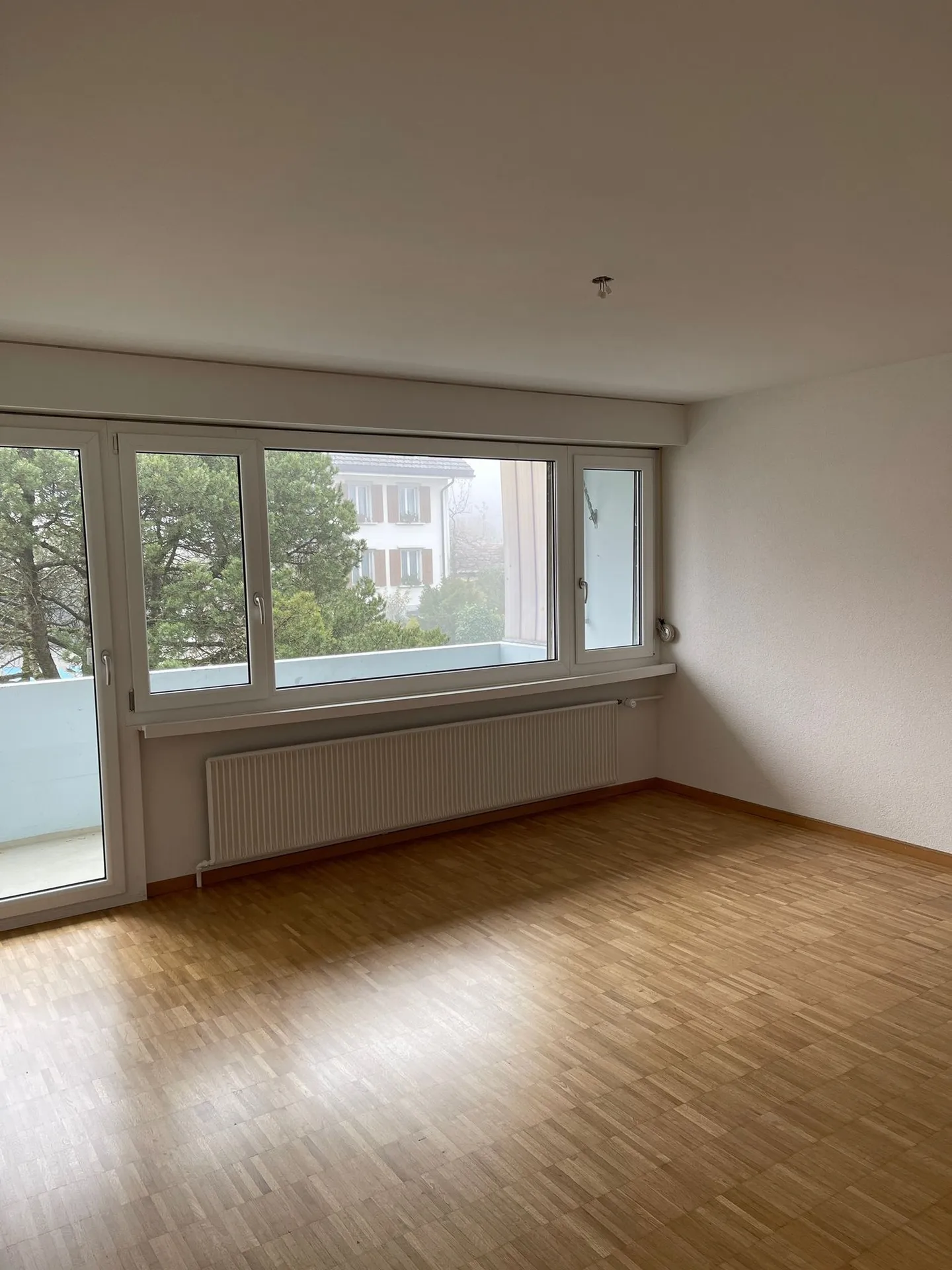 Moderne 4-Zimmer-Wohnung mit Balkon und Garage in Rüttenen - Photo 9 sur 10