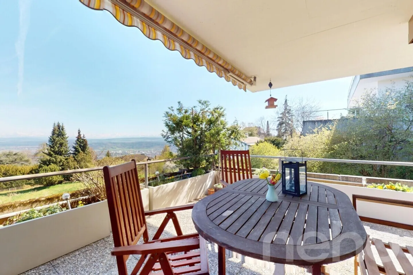 Superb terrace apartment with magnificent view in Evilard - Photo 2 of 13