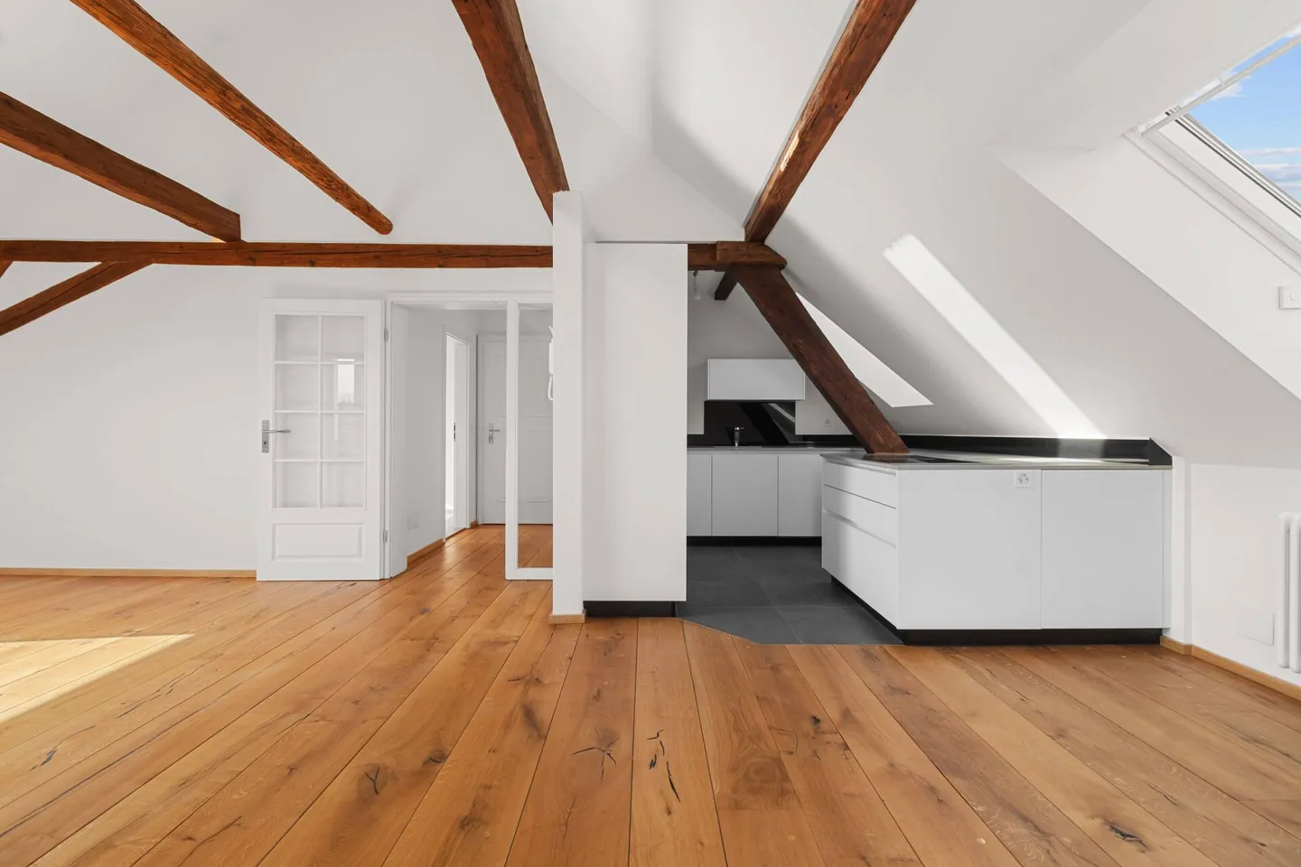 Attico su più piani con balcone e vista fantastica! - Foto 1 di 15