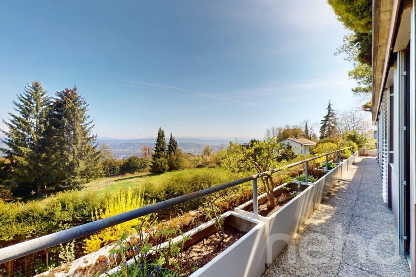Superb terrace apartment with magnificent view in Evilard - Photo 11 of 13