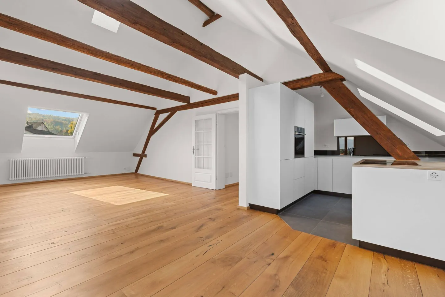 Attico su più piani con balcone e vista fantastica! - Foto 2 di 15