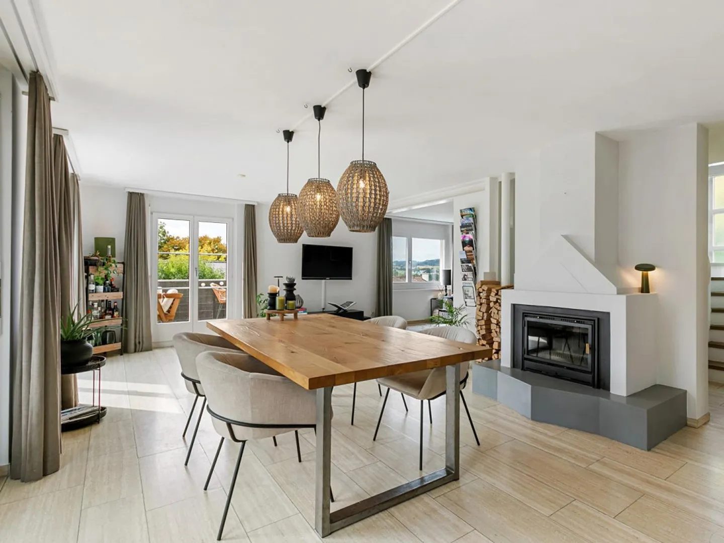 "Beautiful Living" in a Sunny Location - Photo 6 of 10