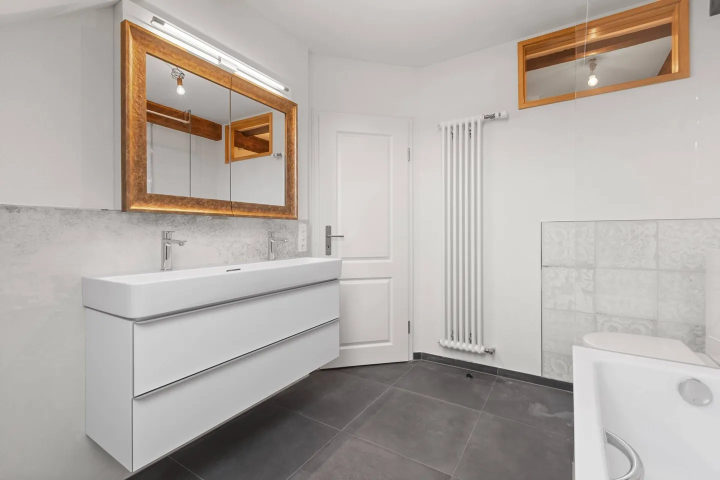 Attico su più piani con balcone e vista fantastica! - Foto 7 di 15