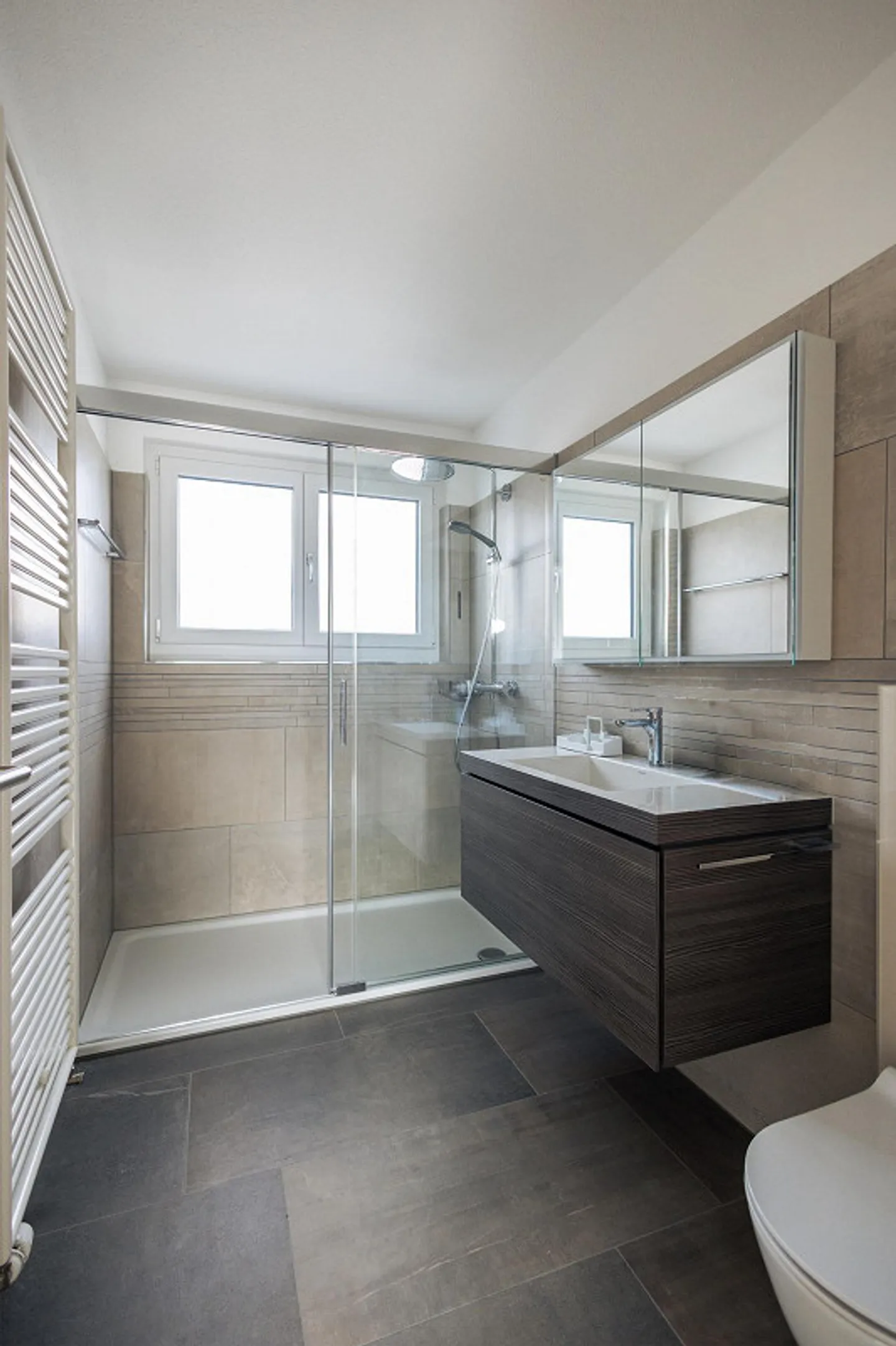 Appartement en attique de 3,5 pièces avec grande terrasse à Rütihof - Photo 6 sur 16