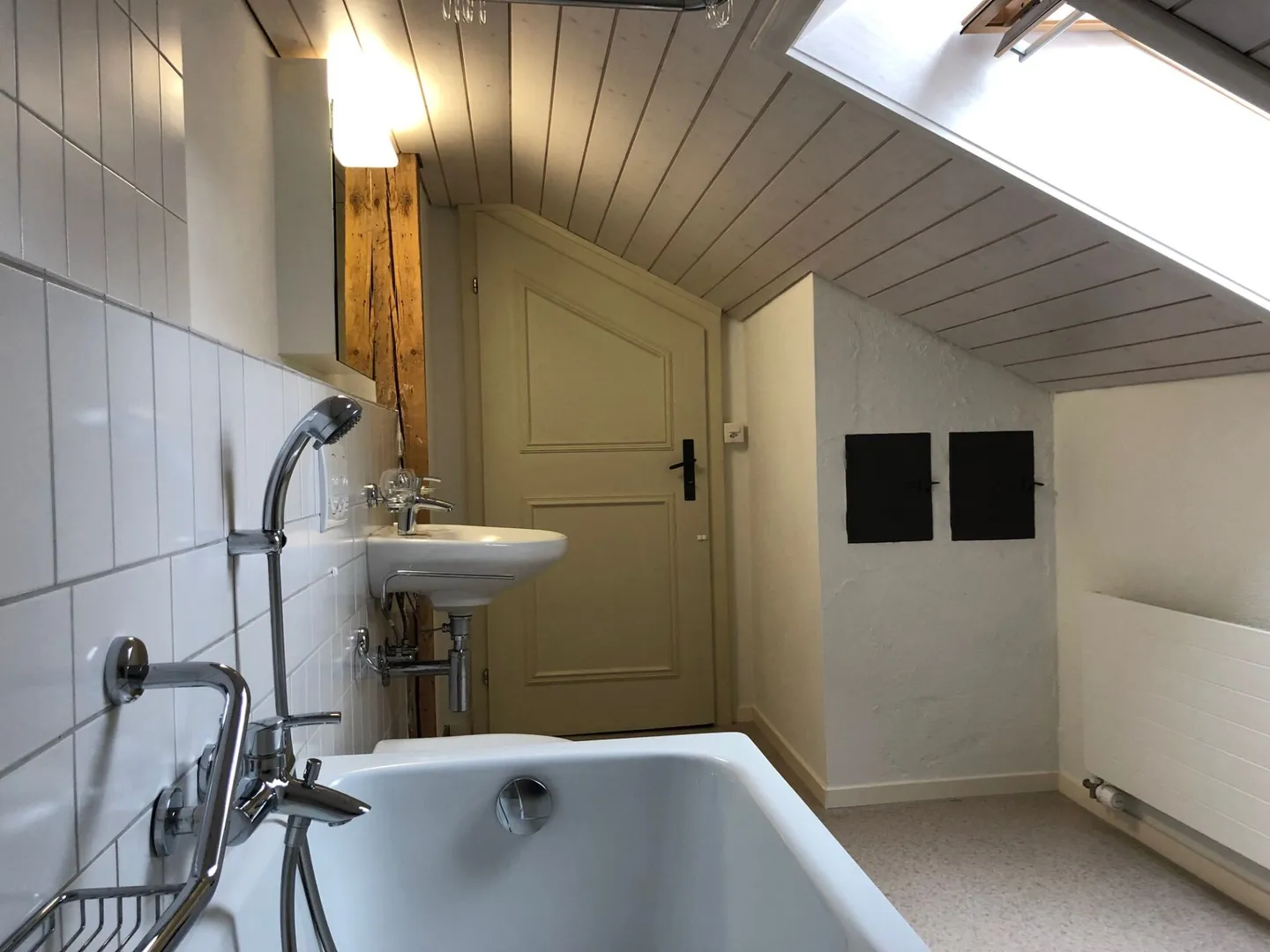 Stylish living in a former factory owner's villa - Photo 5 of 6