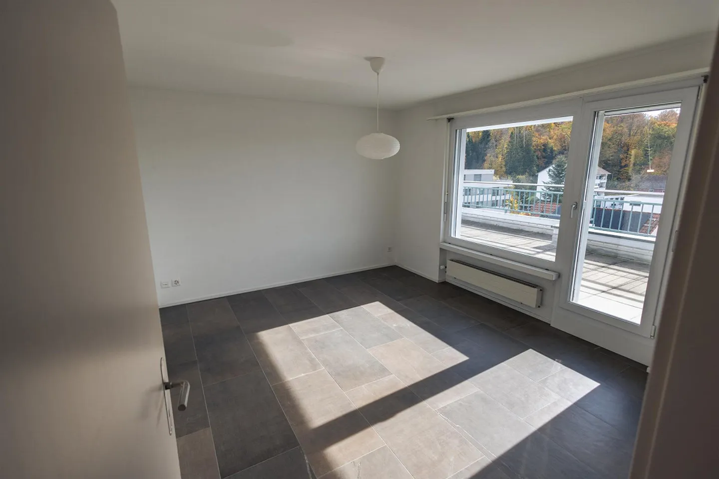 Appartement en attique de 3,5 pièces avec grande terrasse à Rütihof - Photo 8 sur 16