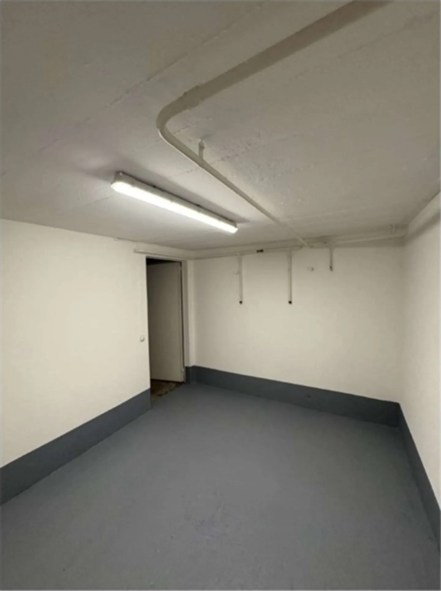 Stanza di stoccaggio di circa 10m2 nel 1° seminterrato. - Foto 3 di 3