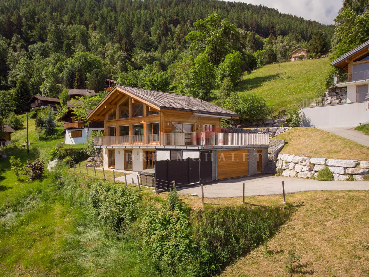 Luxury Chalet with Mountain Views - Photo 20 of 20
