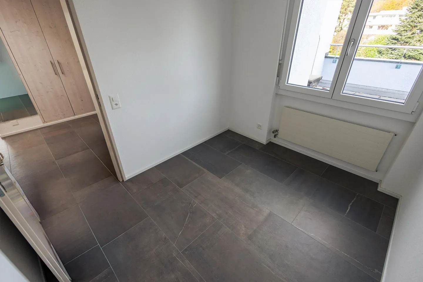 Appartement en attique de 3,5 pièces avec grande terrasse à Rütihof - Photo 10 sur 16