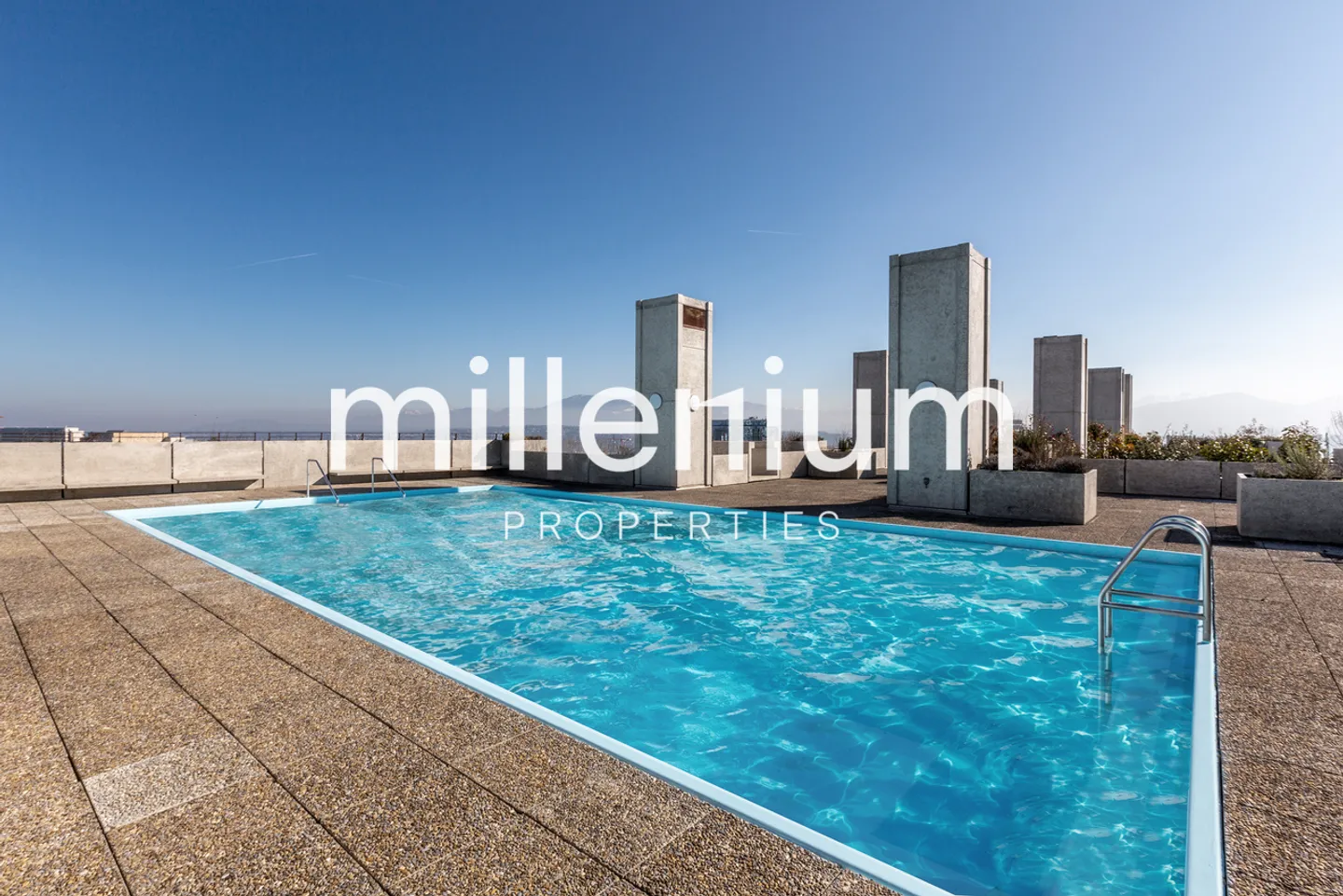 Magnificent apartment with swimming pool close to international organizations - Photo 1 of 4