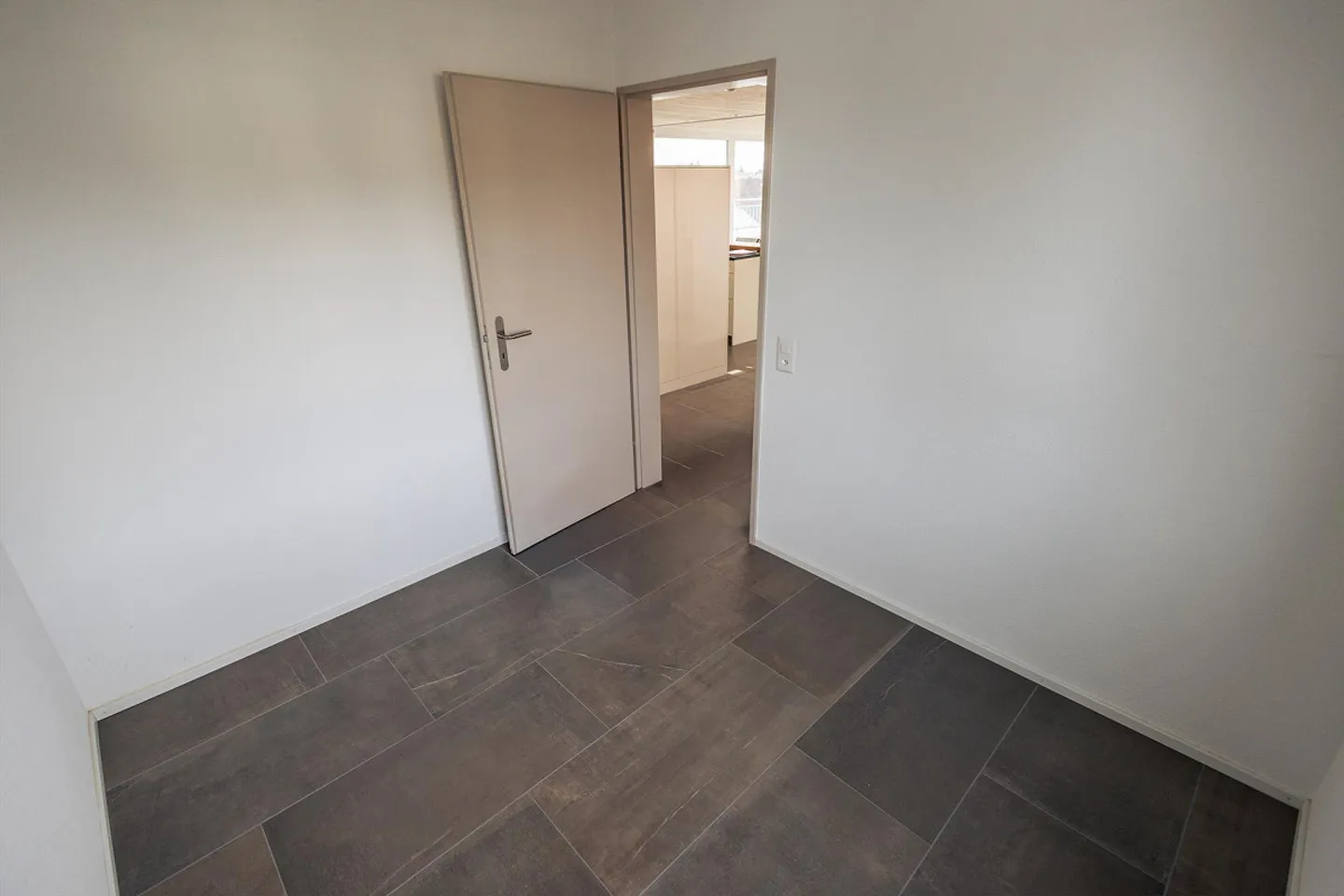 Appartement en attique de 3,5 pièces avec grande terrasse à Rütihof - Photo 11 sur 16