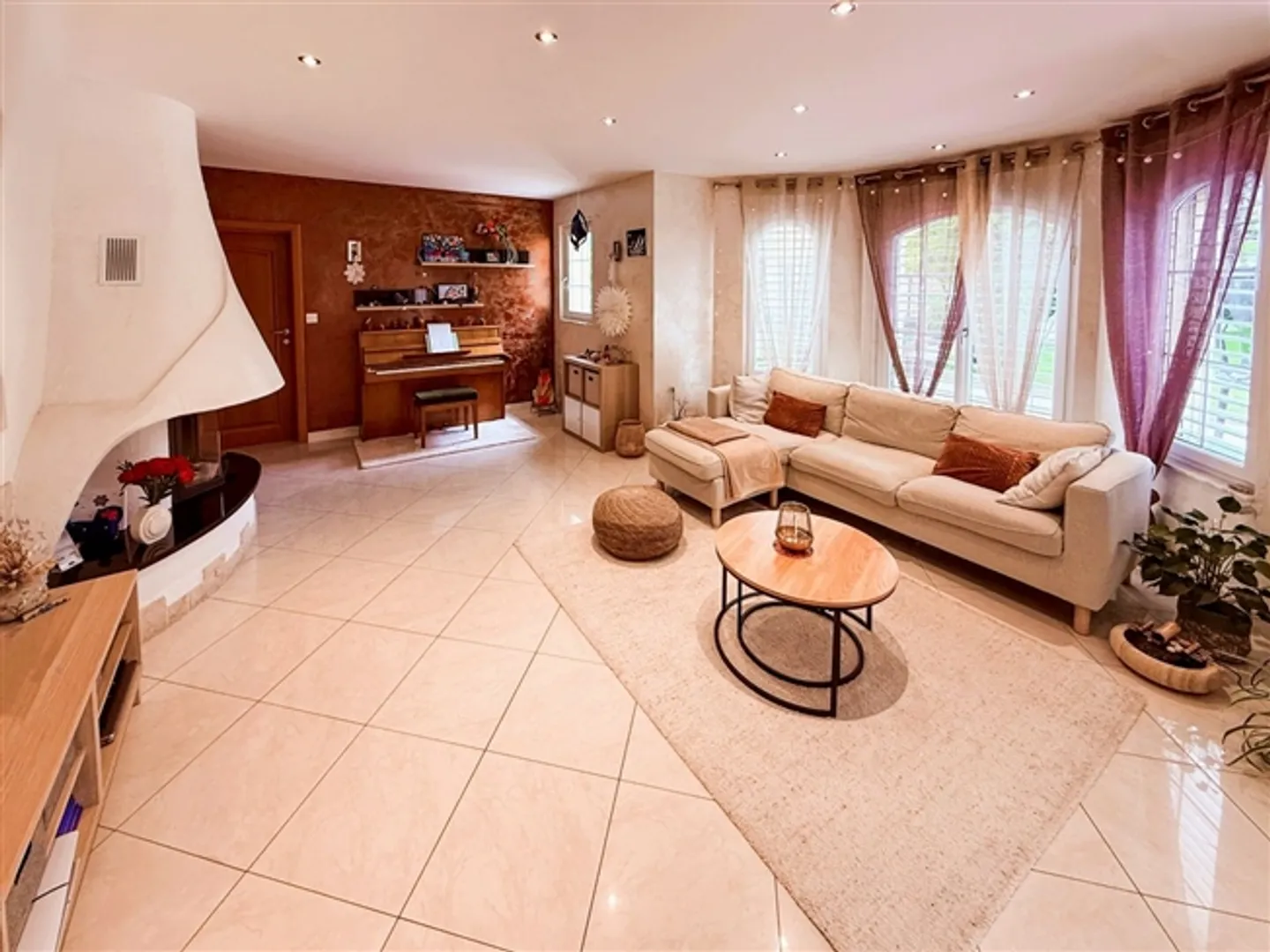 Maison adjacente impressionnante avec 4,5 pièces, jardin privé et cheminée. - Photo 6 sur 13