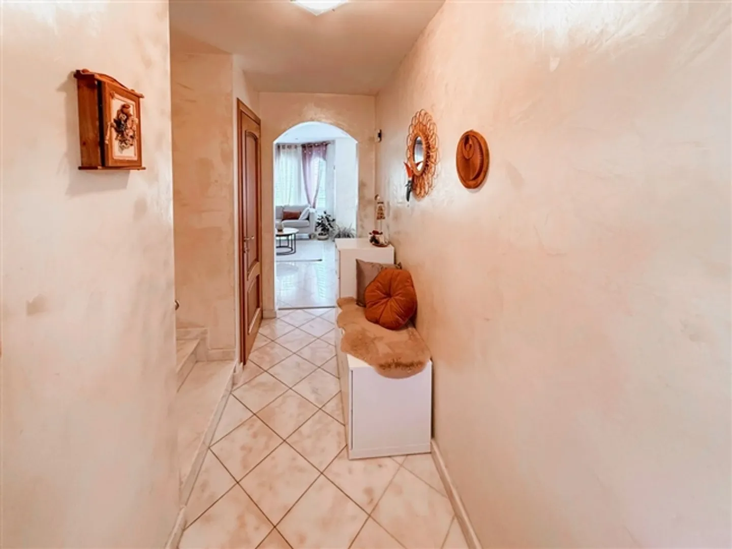 Maison adjacente impressionnante avec 4,5 pièces, jardin privé et cheminée. - Photo 8 sur 13