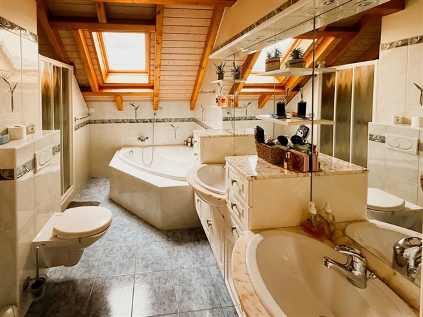 Maison adjacente impressionnante avec 4,5 pièces, jardin privé et cheminée. - Photo 13 sur 13