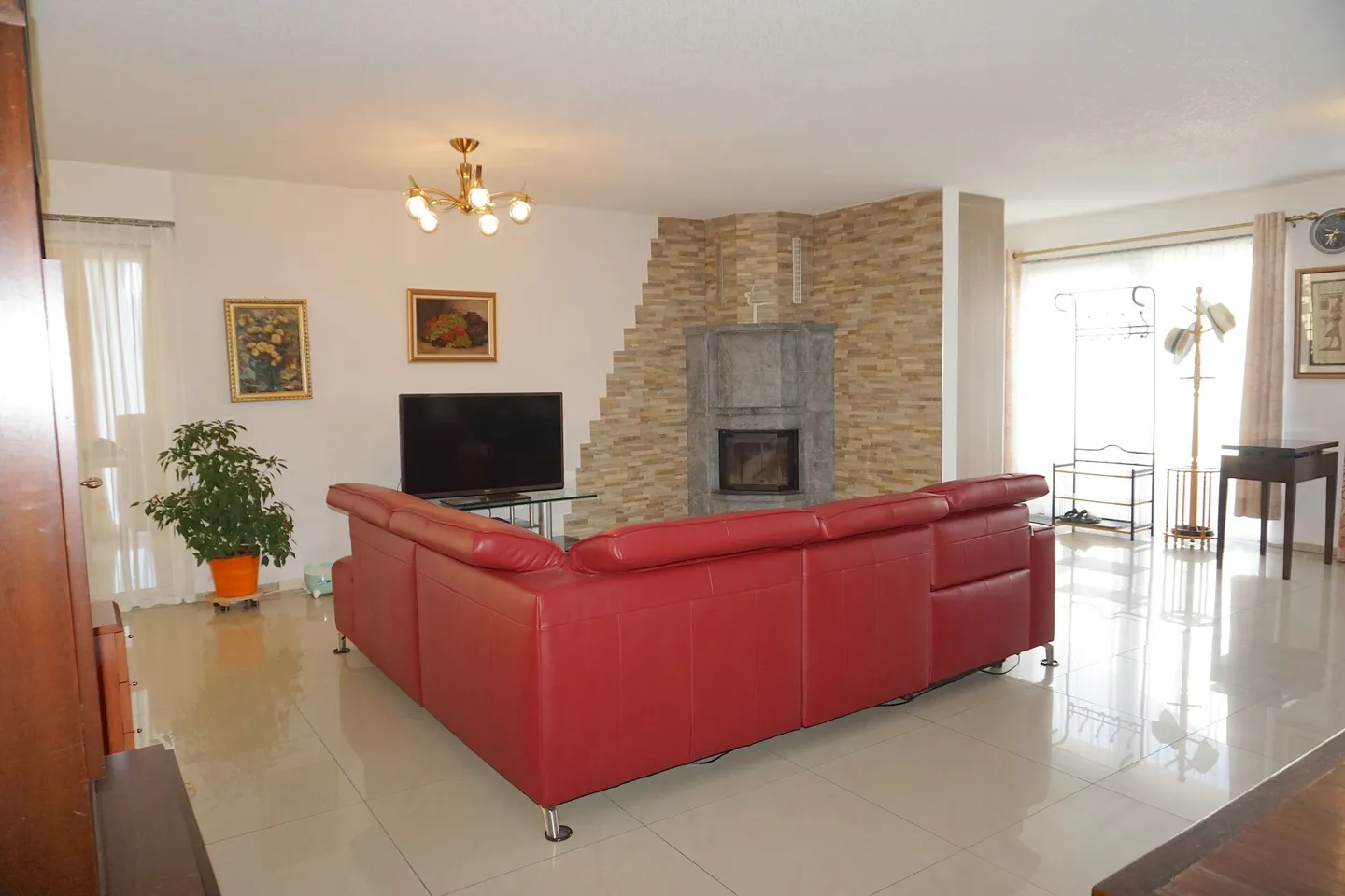 ARI-262 - Magnificent garden-level apartment with 5.5 rooms in a high-end two-unit house - Photo 5 of 30