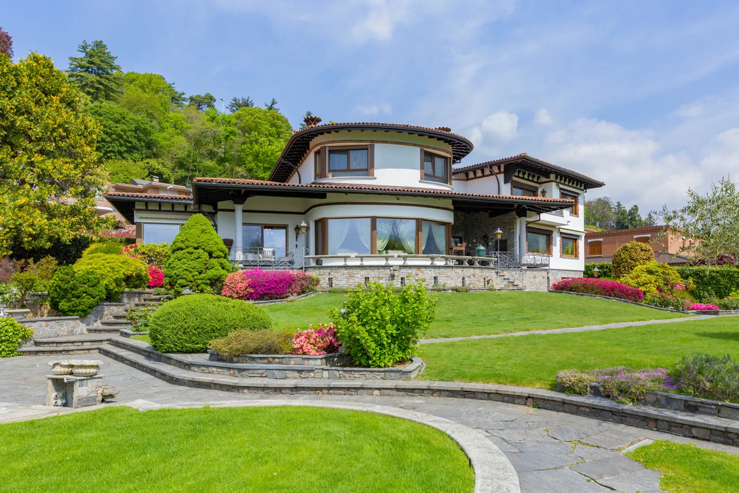 Elegante Villa mit Seeblick - Foto 1 von 12