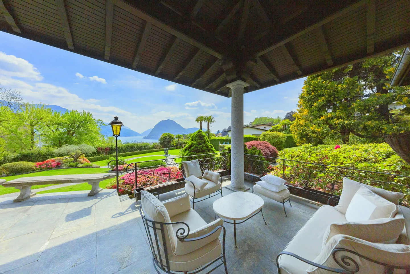 Elegante Villa mit Seeblick - Foto 3 von 12