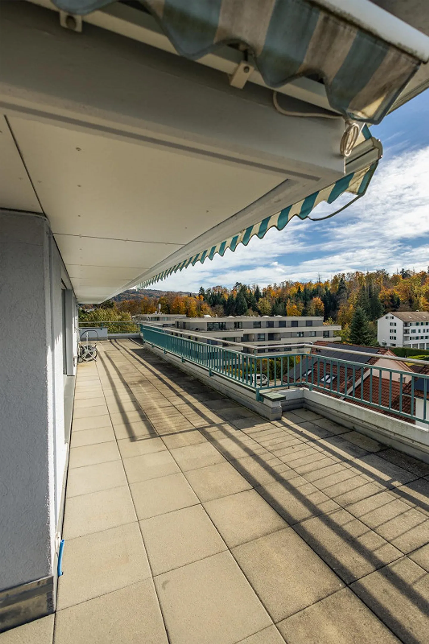 Appartement en attique de 3,5 pièces avec grande terrasse à Rütihof - Photo 15 sur 16
