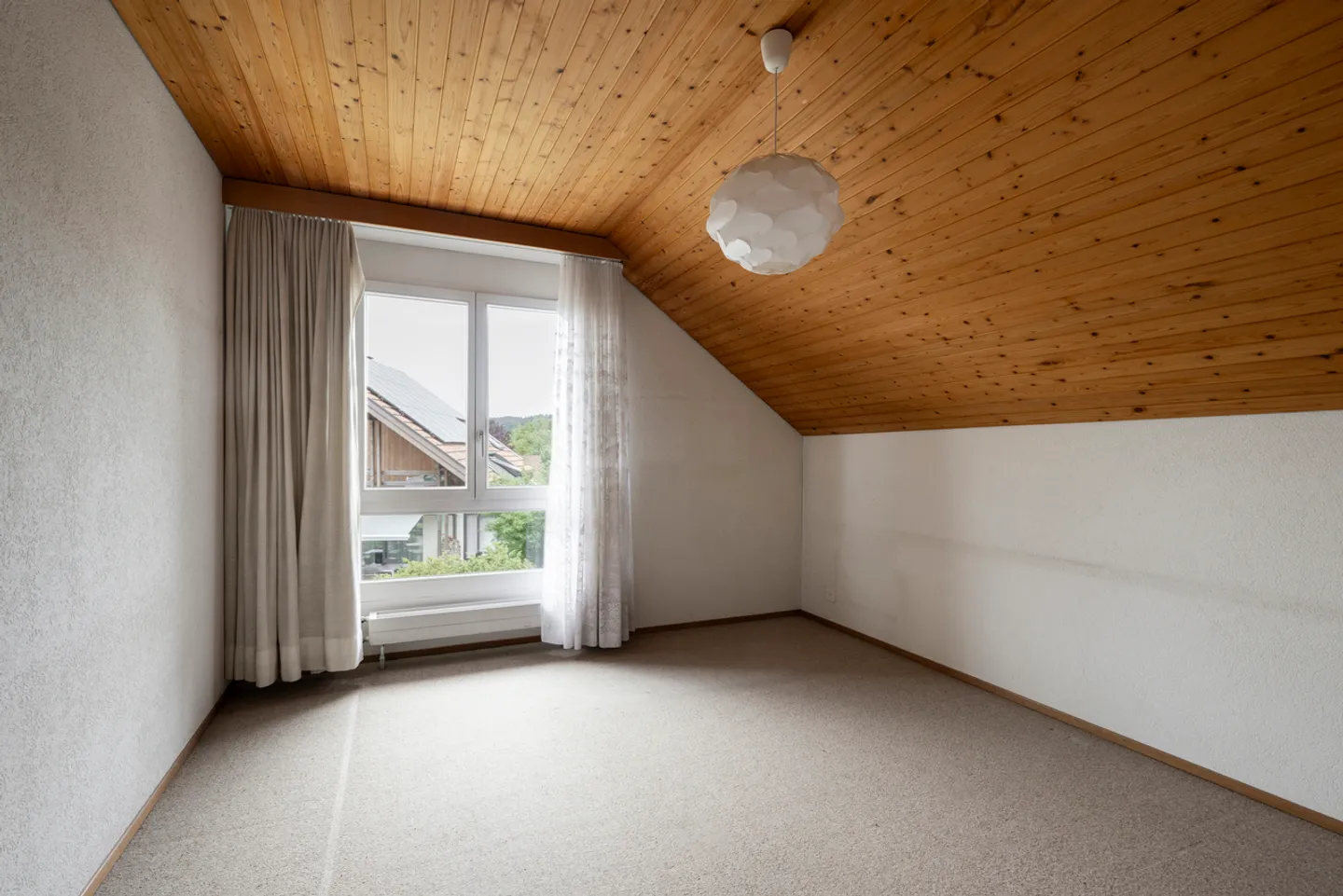 Single-family house in idyllic location - Photo 10 of 16