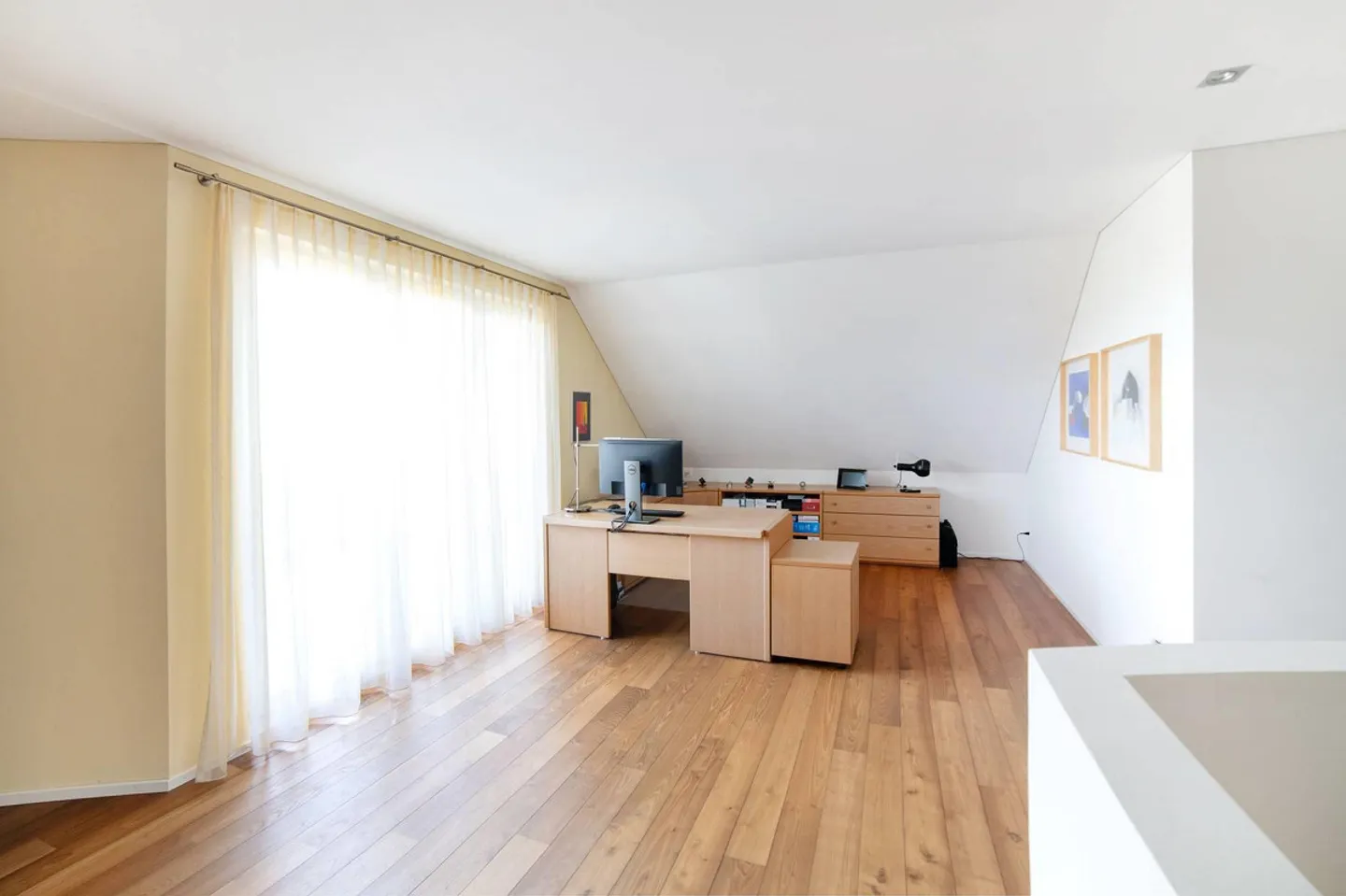 Maison individuelle bien entretenue avec jardin attrayant dans un quartier résidentiel calme - Photo 10 sur 15