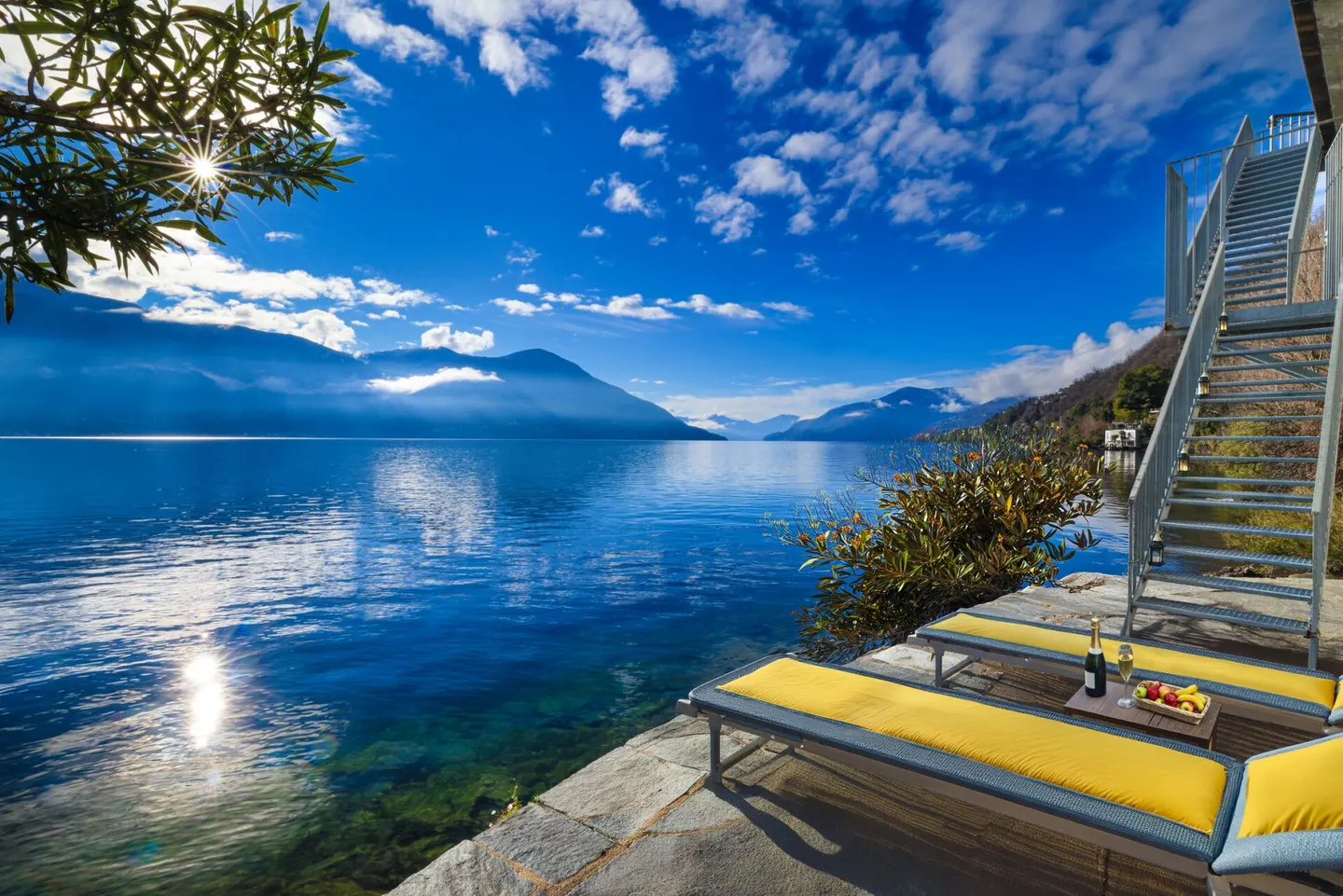 Attique de rêve de 3.5 pièces avec vue sur le lac et accès privé au lac - Photo 1 sur 11