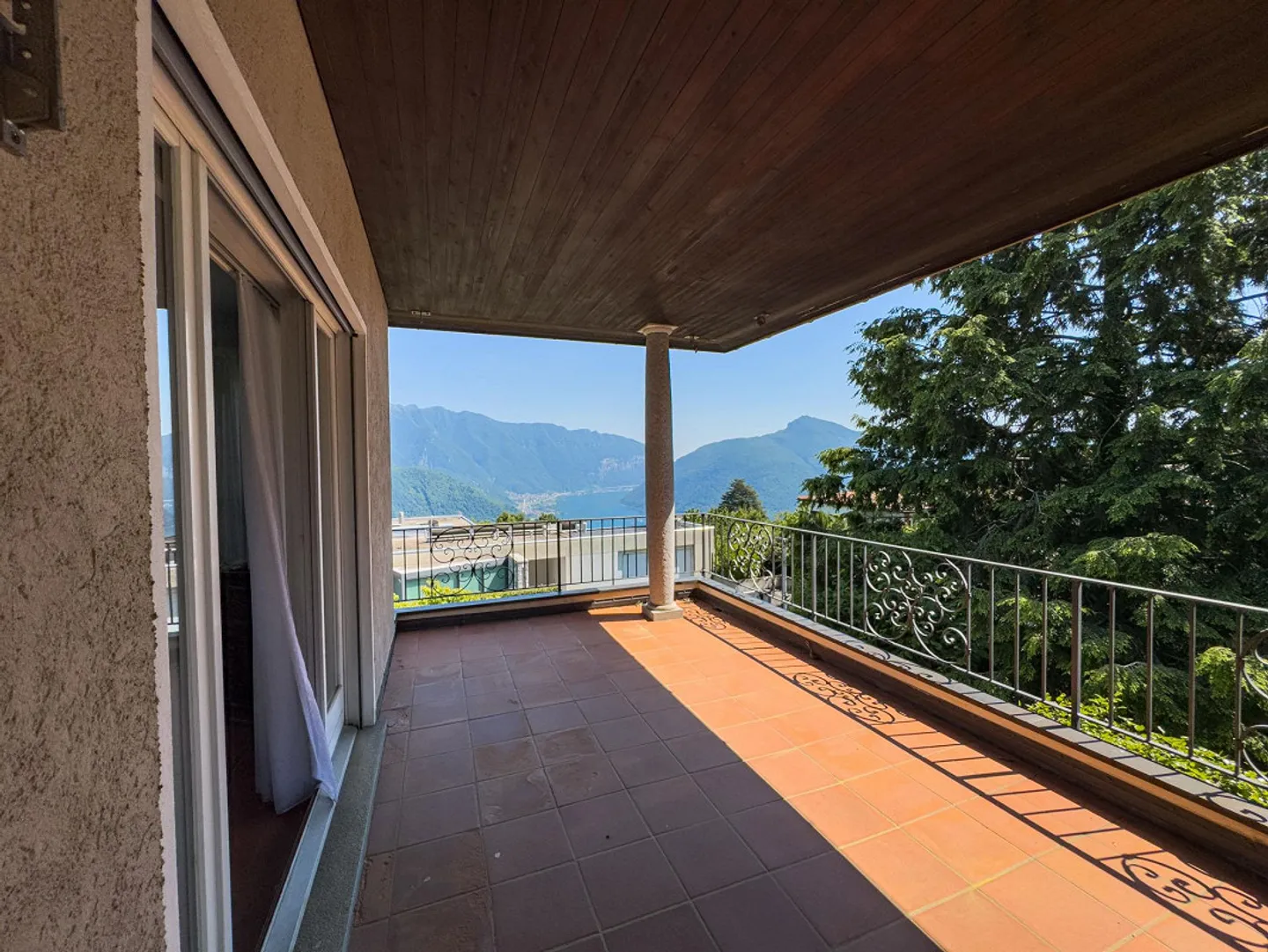 Villa with garden and open view of Lake Lugano in Carona - Photo 11 of 16