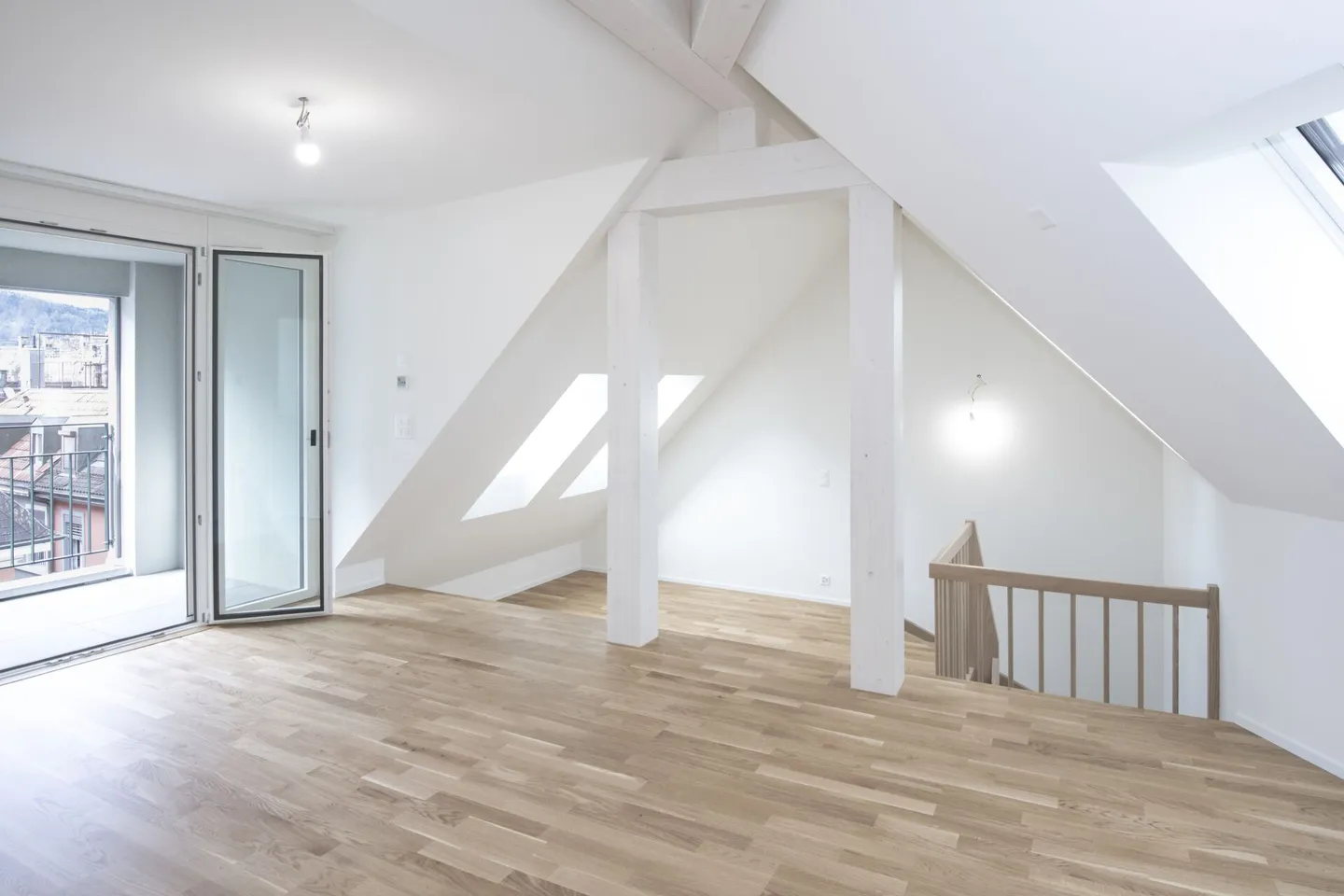 Stilvolle Loftwohnung mit Loggia - Foto 1 von 11