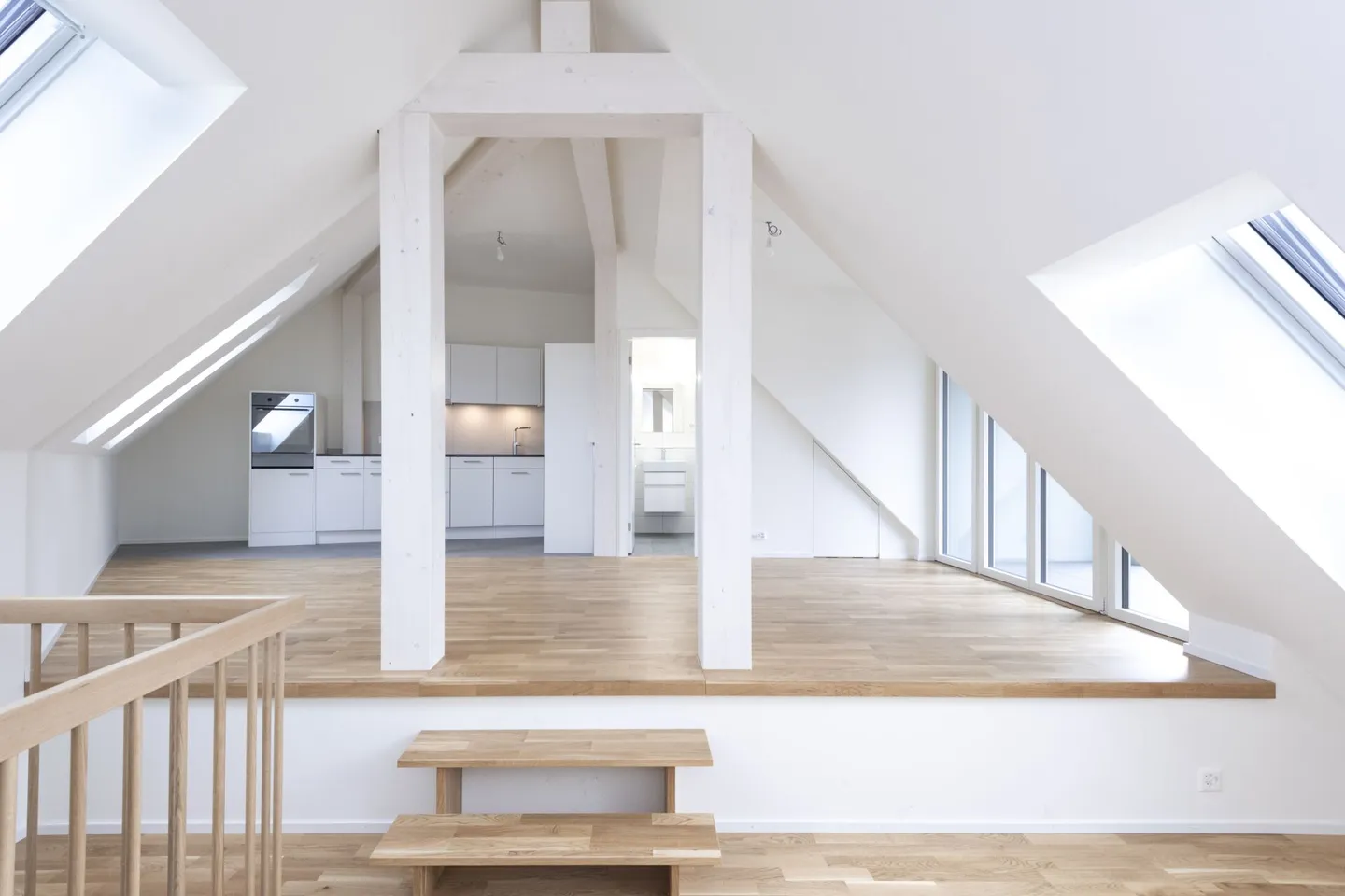 Stilvolle Loftwohnung mit Loggia - Foto 3 von 11