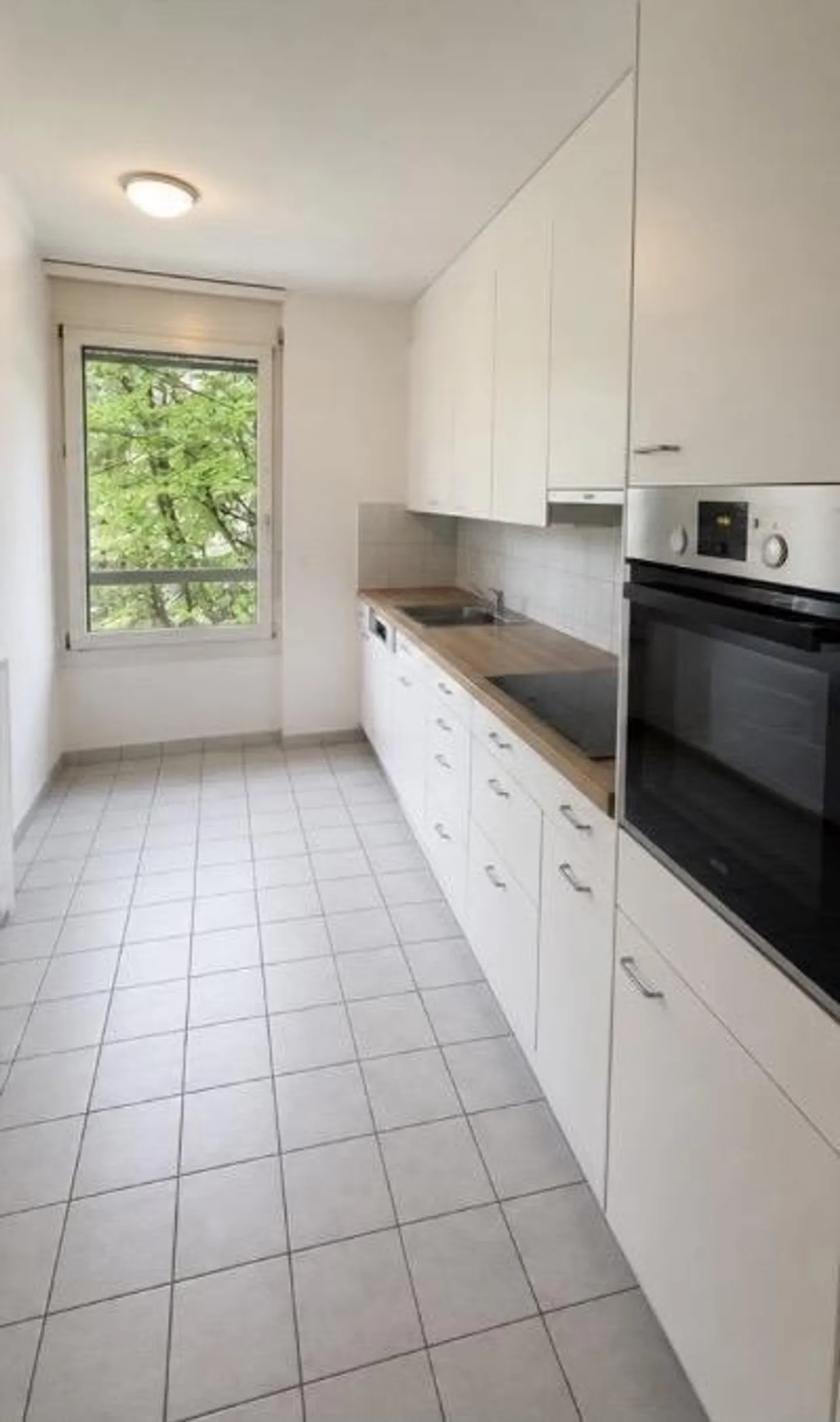 3.5 Room Apartment in Zurich - Photo 2 of 7