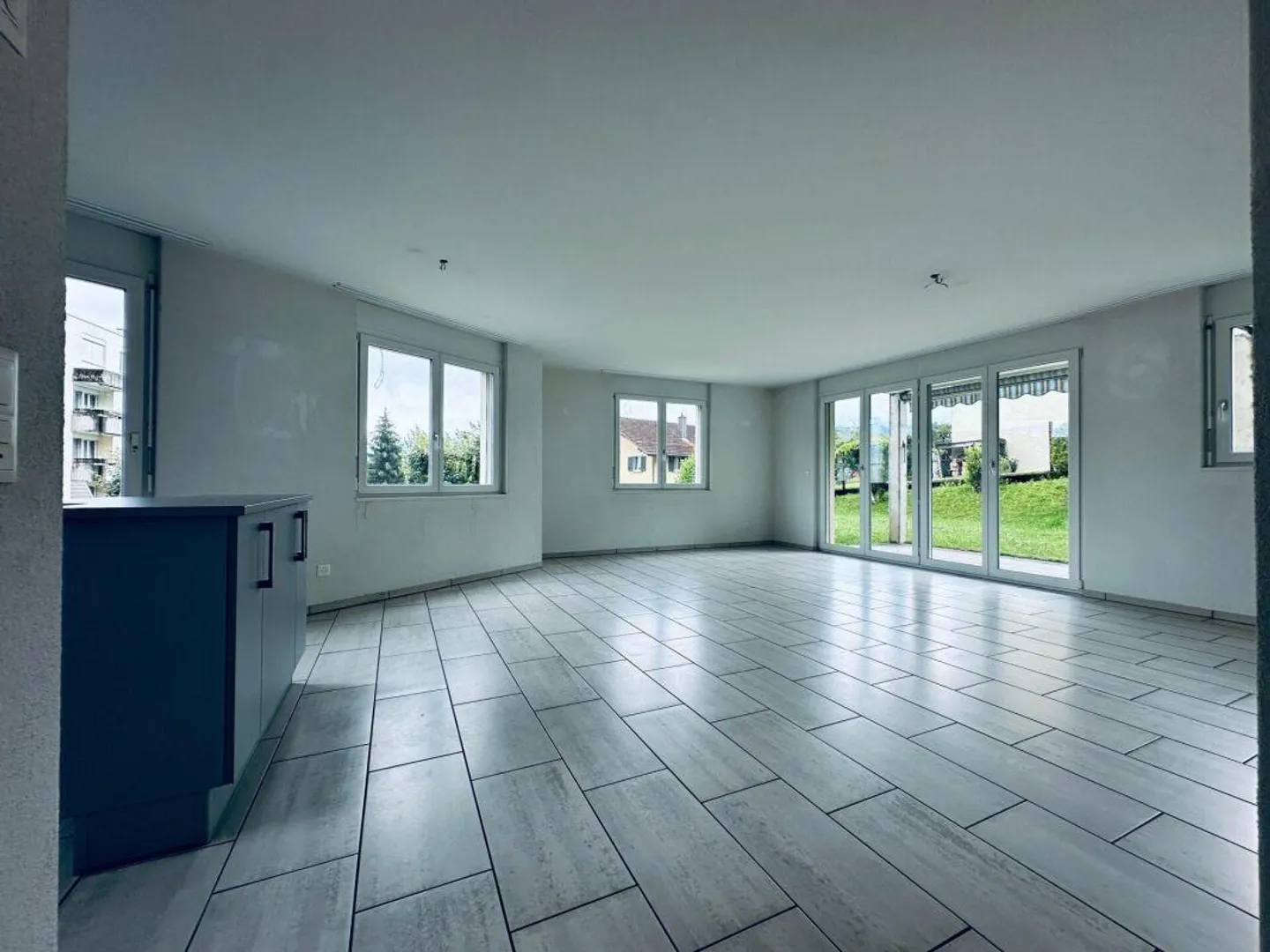 Helle Wohnung mit schöner Terrasse - Foto 2 von 10