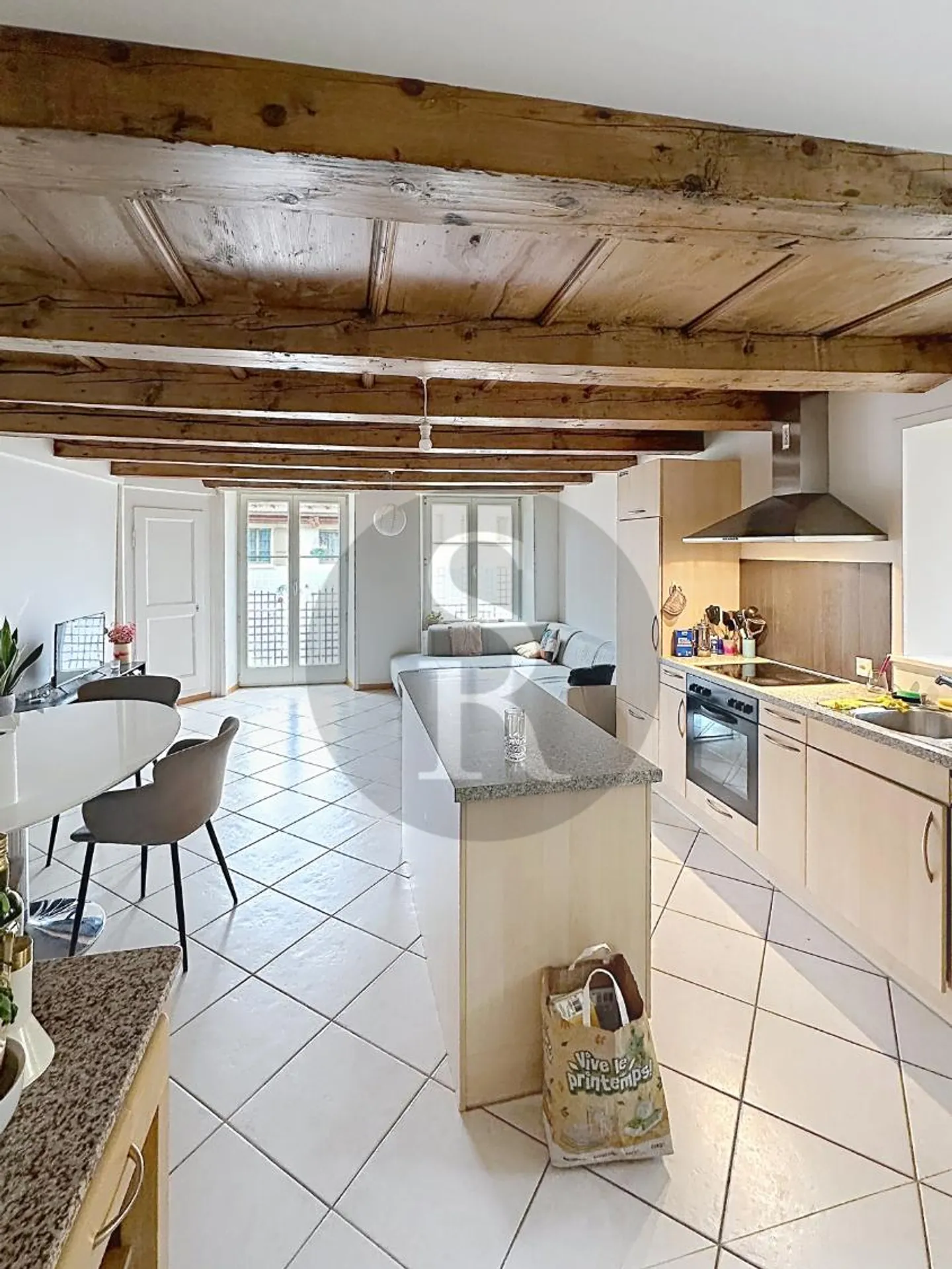 6-Zimmer-Wohnung - Foto 1 von 11