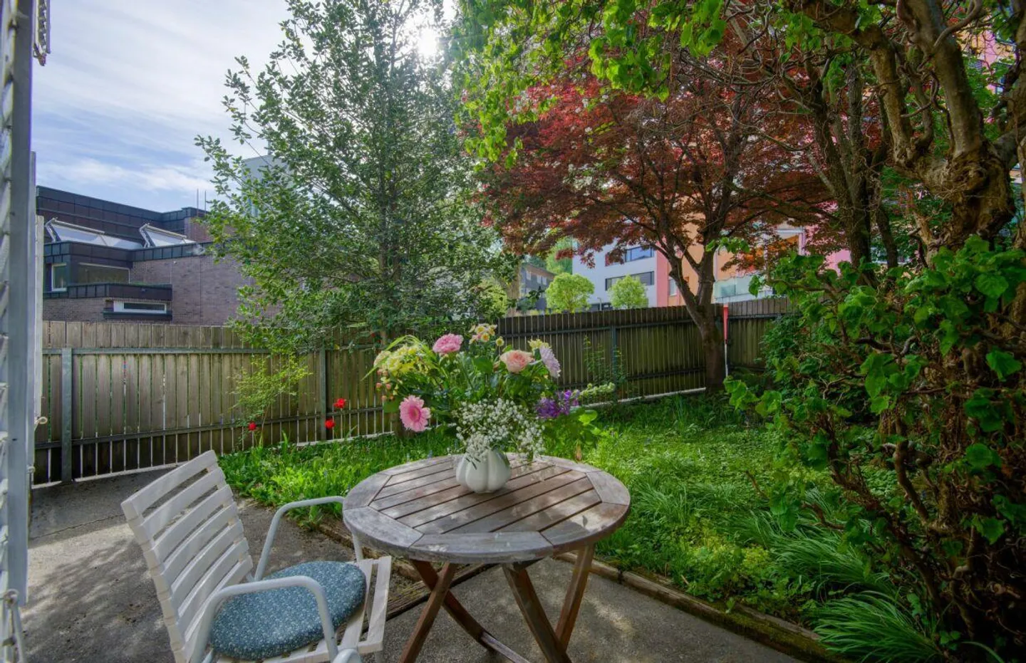 Ready for your own ideas: THE SMALL HOUSE IN THE CENTER OF HORGEN - Photo 2 of 11