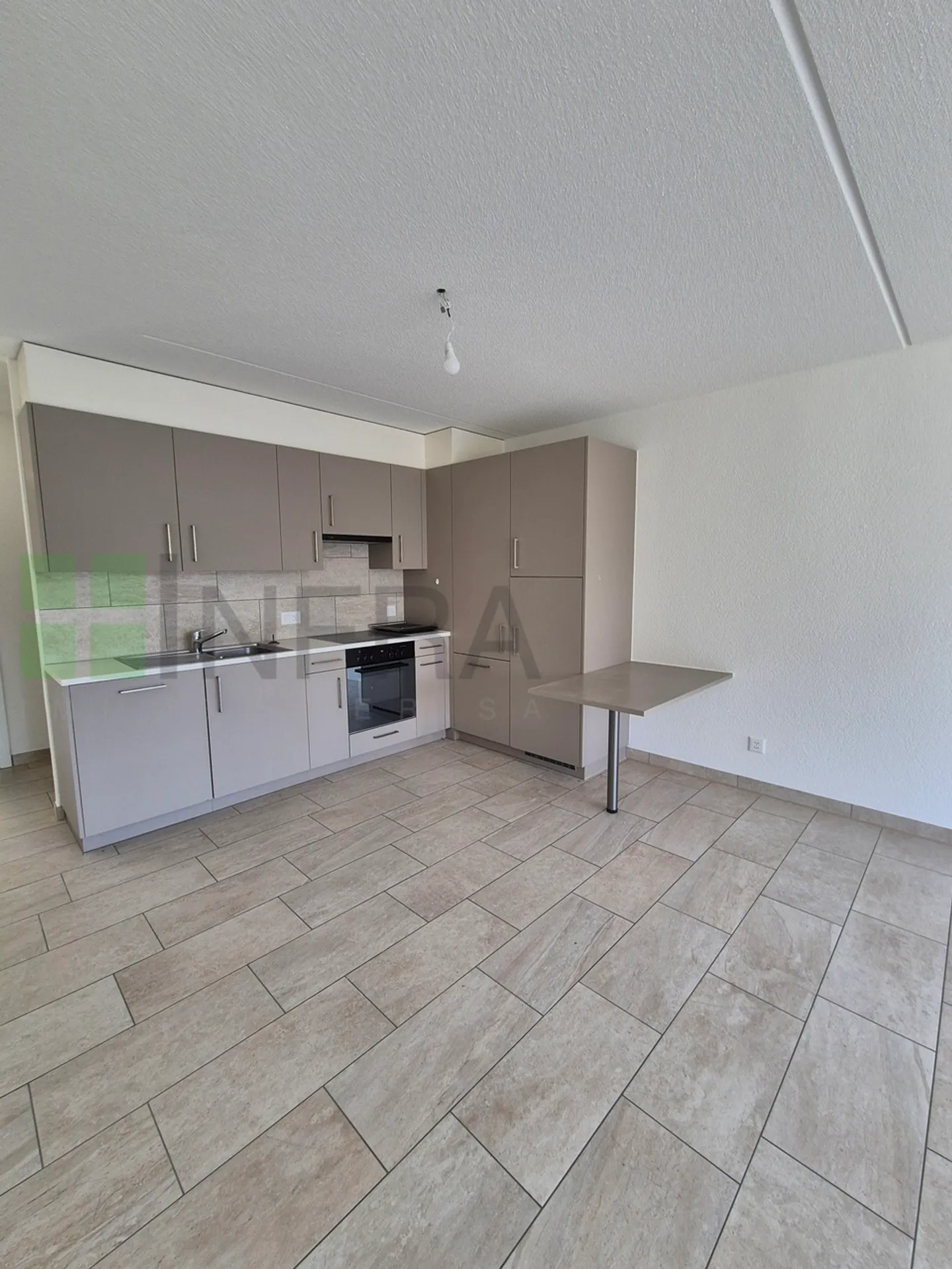 Appartement de 65 m2 au rez-de-chaussée comprenant : Un hall Une cuisine ouverte - Photo 4 sur 7
