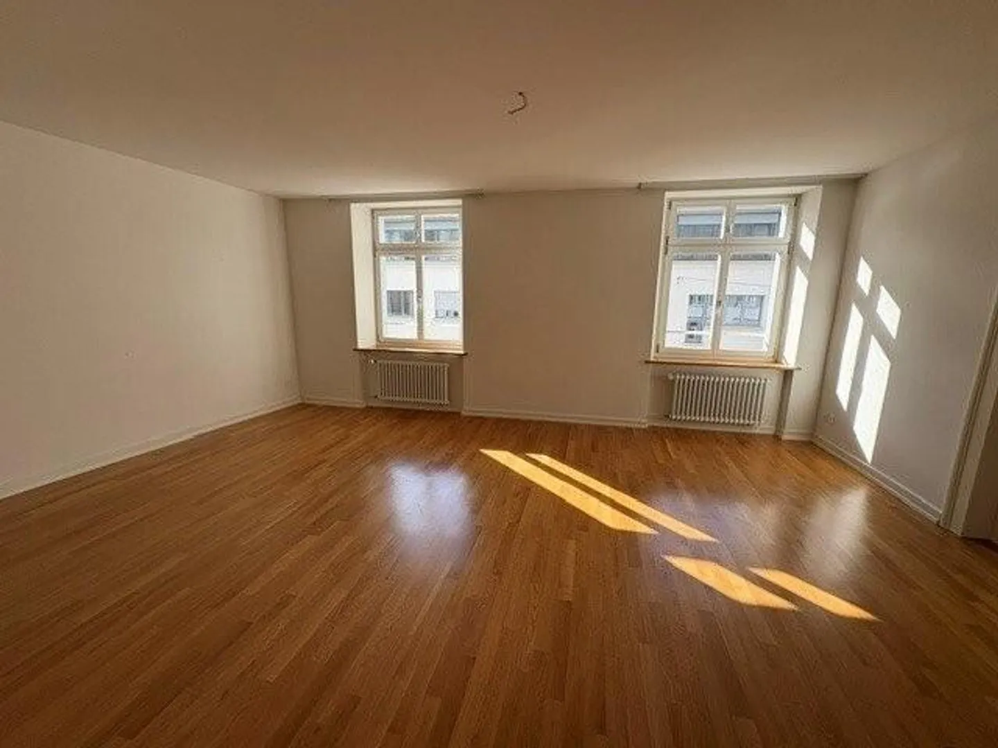 Appartement lumineux de 4 pièces au 2ème étage avec balcon - Photo 4 sur 12
