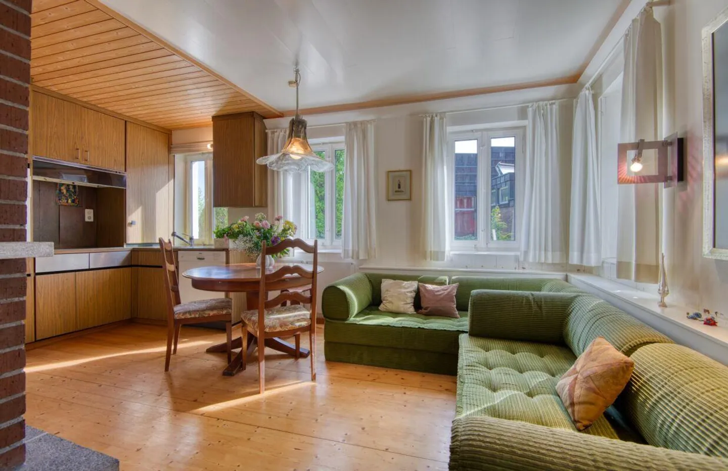 Ready for your own ideas: THE SMALL HOUSE IN THE CENTER OF HORGEN - Photo 3 of 11