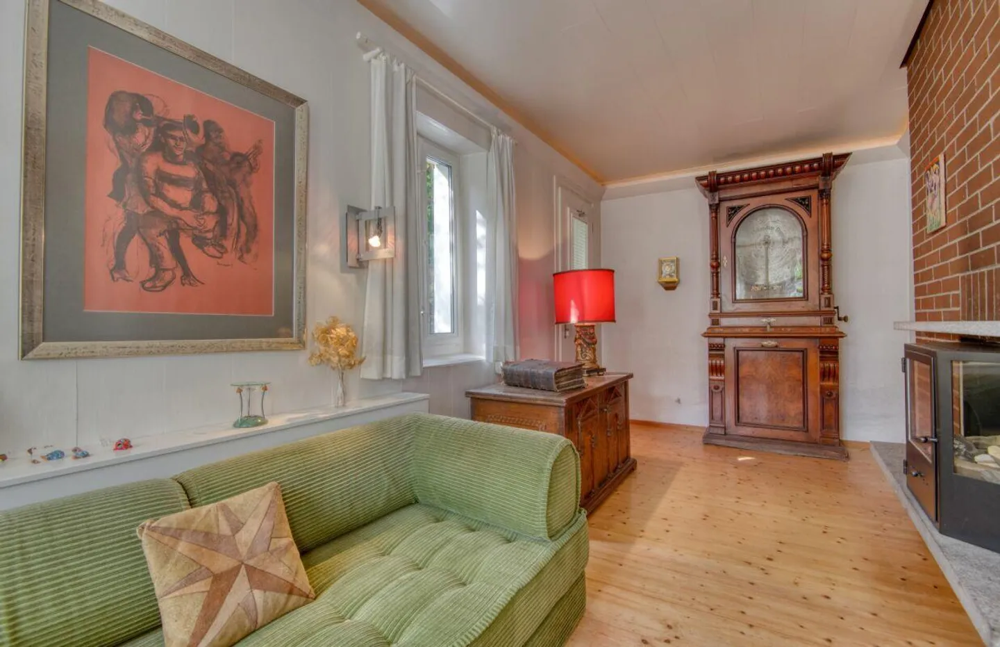 Ready for your own ideas: THE SMALL HOUSE IN THE CENTER OF HORGEN - Photo 4 of 11